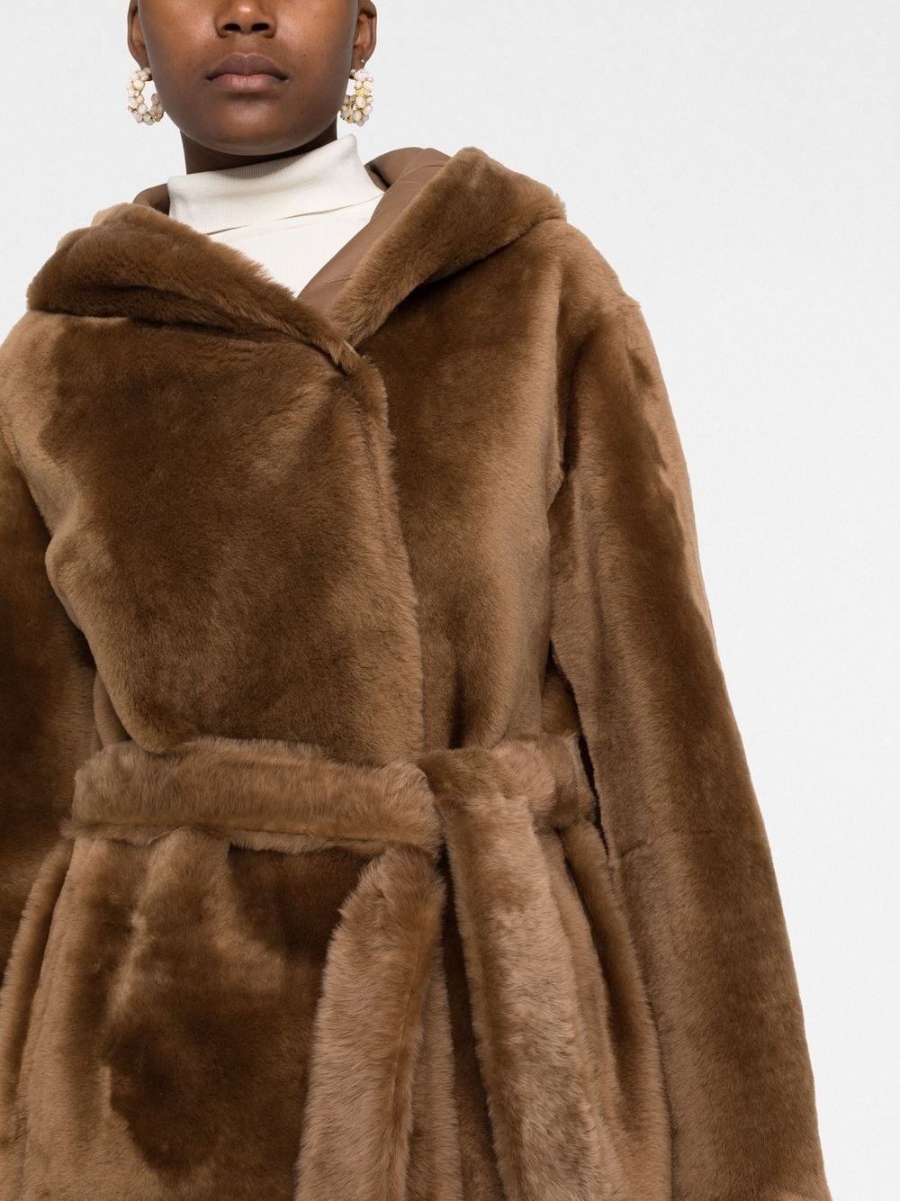 tied-waist fur coat - 3