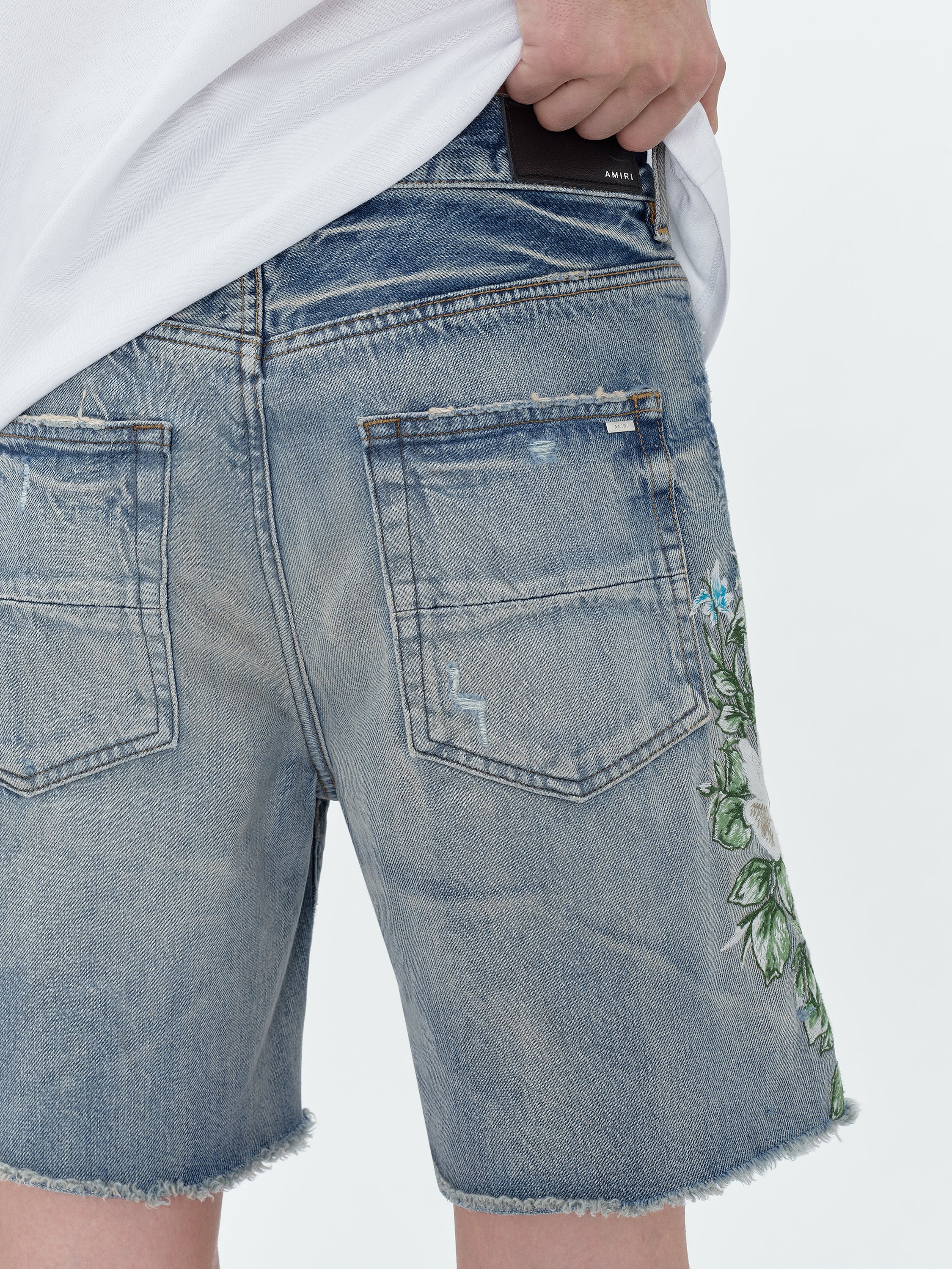 EMBROIDERED FLORAL LOGO SHORT - 8