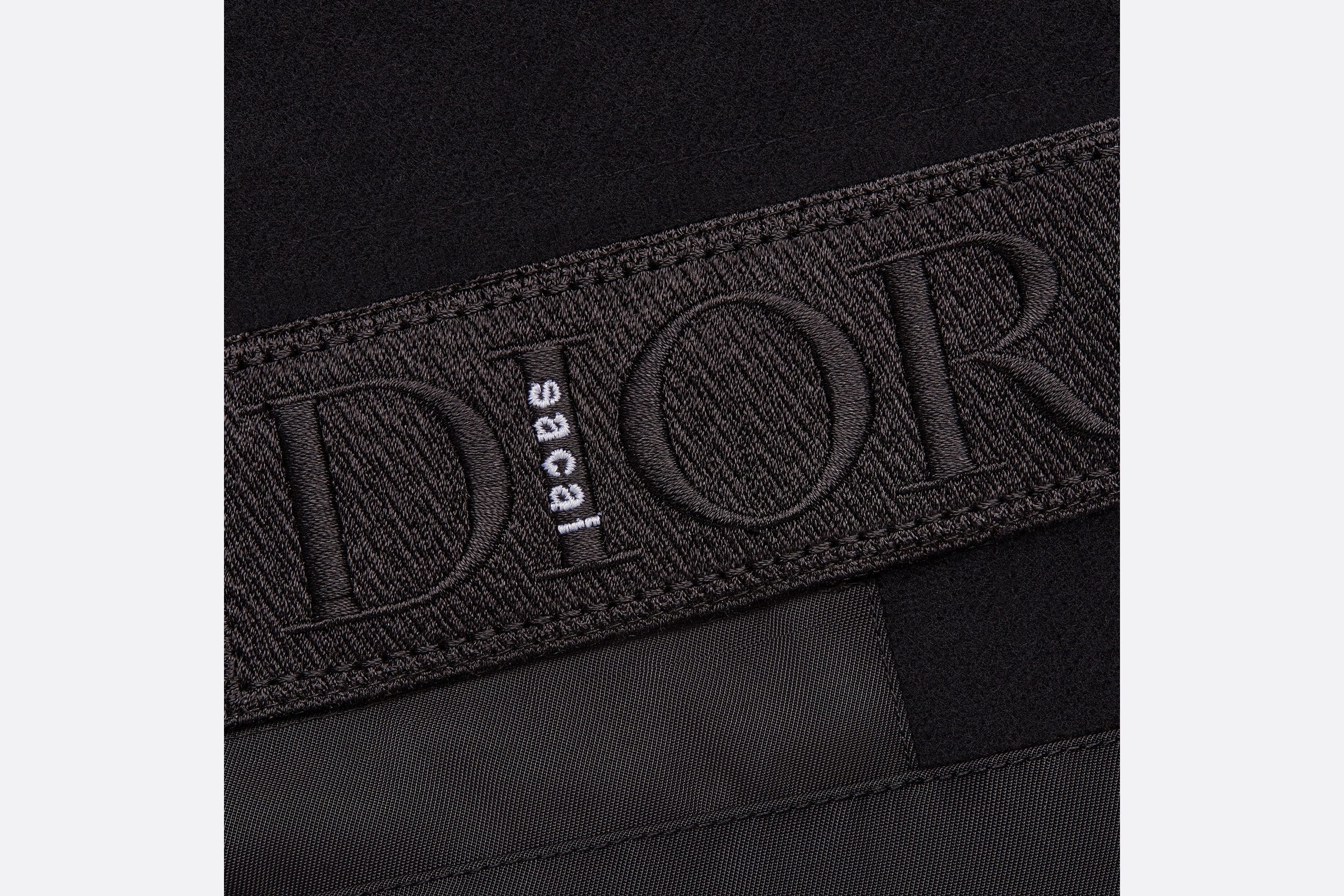 DIOR AND SACAI Blanket - 4