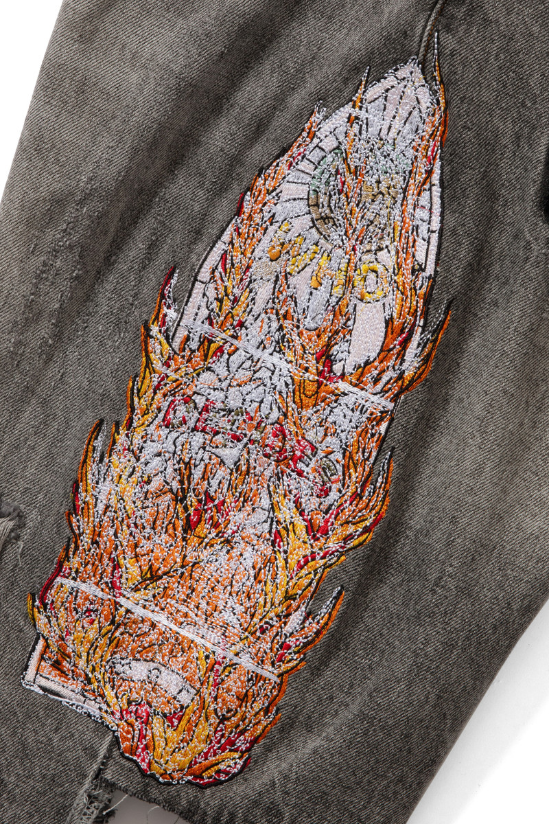 WHO DECIDES WAR FLAME GLASS KNEE COVER SHORT outlook