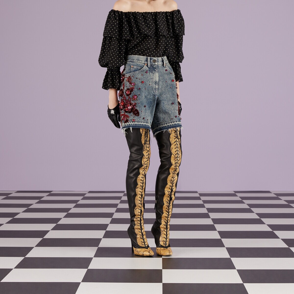 Denim shorts with floral embroidery - 5