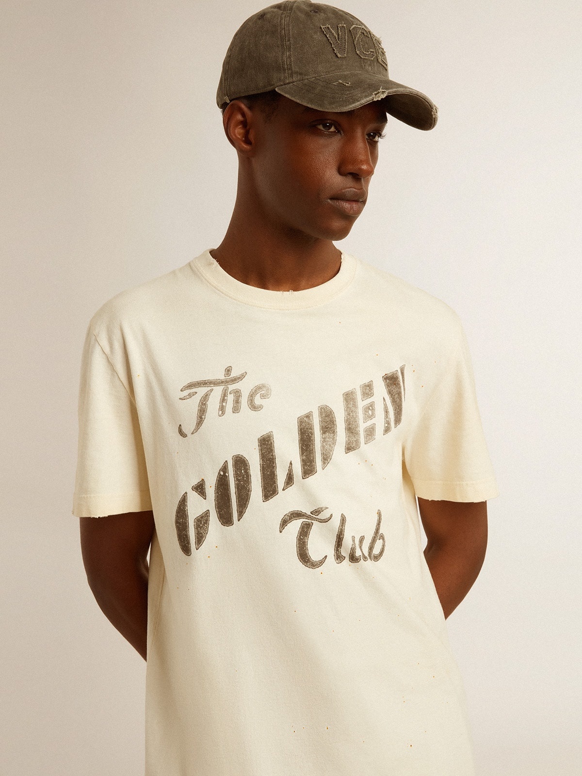 Men's aged white cotton T-shirt with gold print - 5