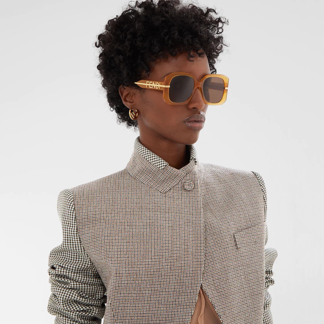 Oversized square Fendigraphy sunglasses in brown acetate, inspired by the Hobo bag. Temples with in- - 4