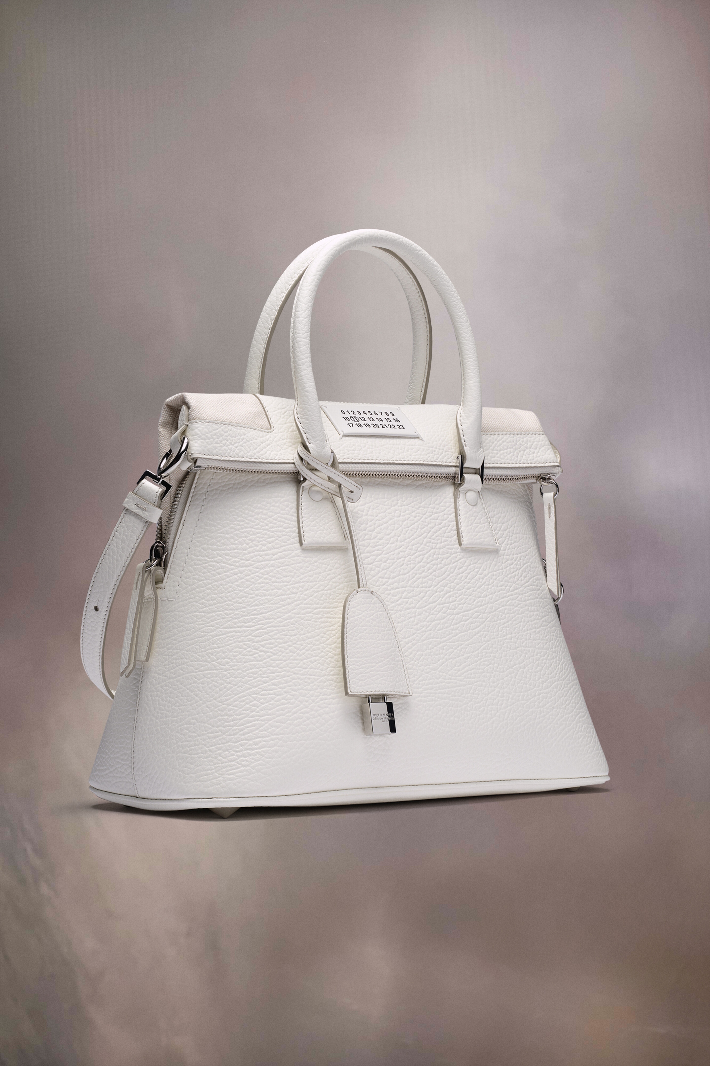 【Maison Margiela】 5AC CLASSIQUE MEDIUM Maison Margiela Medium 5AC Classique Tote Bag | Black | FARFETCH