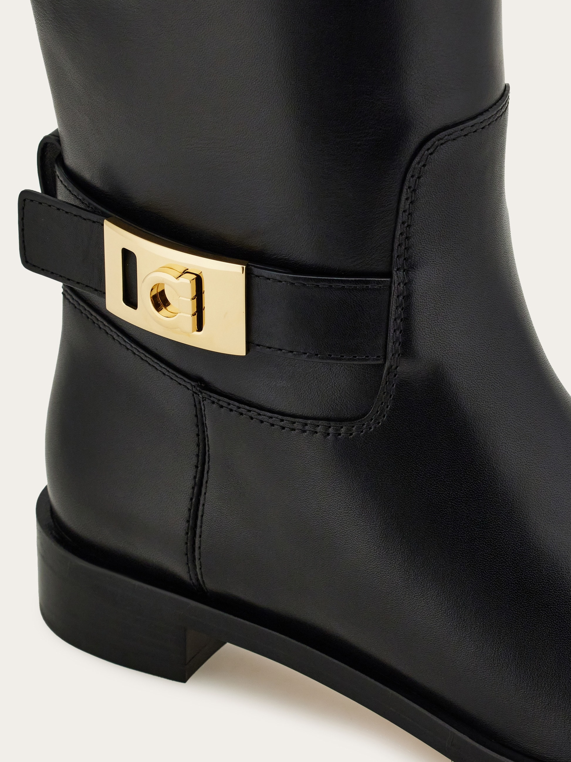 Knee high boot with Hug buckle detail - 7