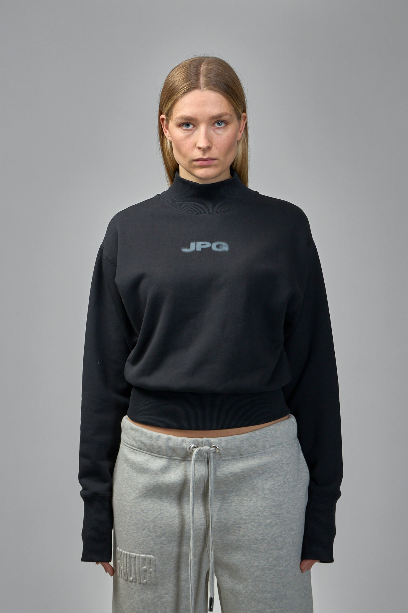 Cropped Crew Neck - 2