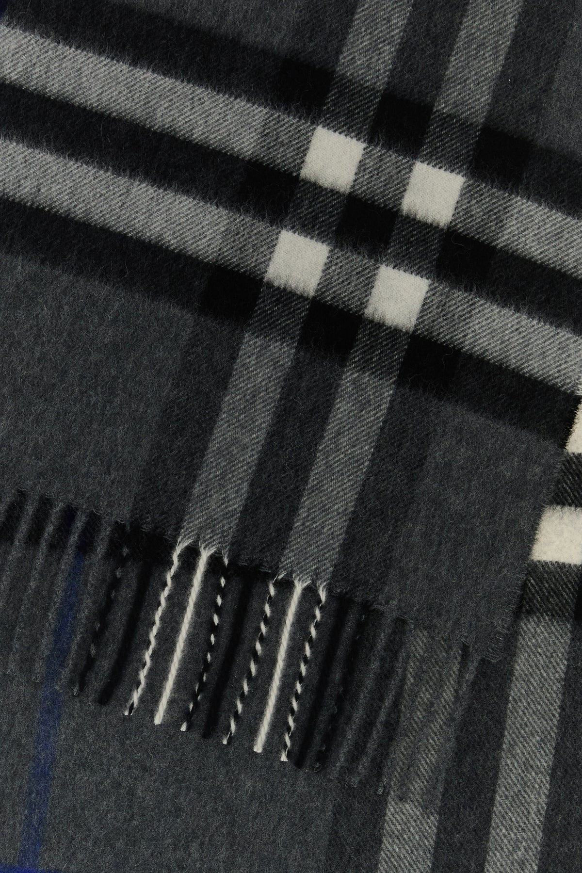 Embroidered cashmere scarf - 2