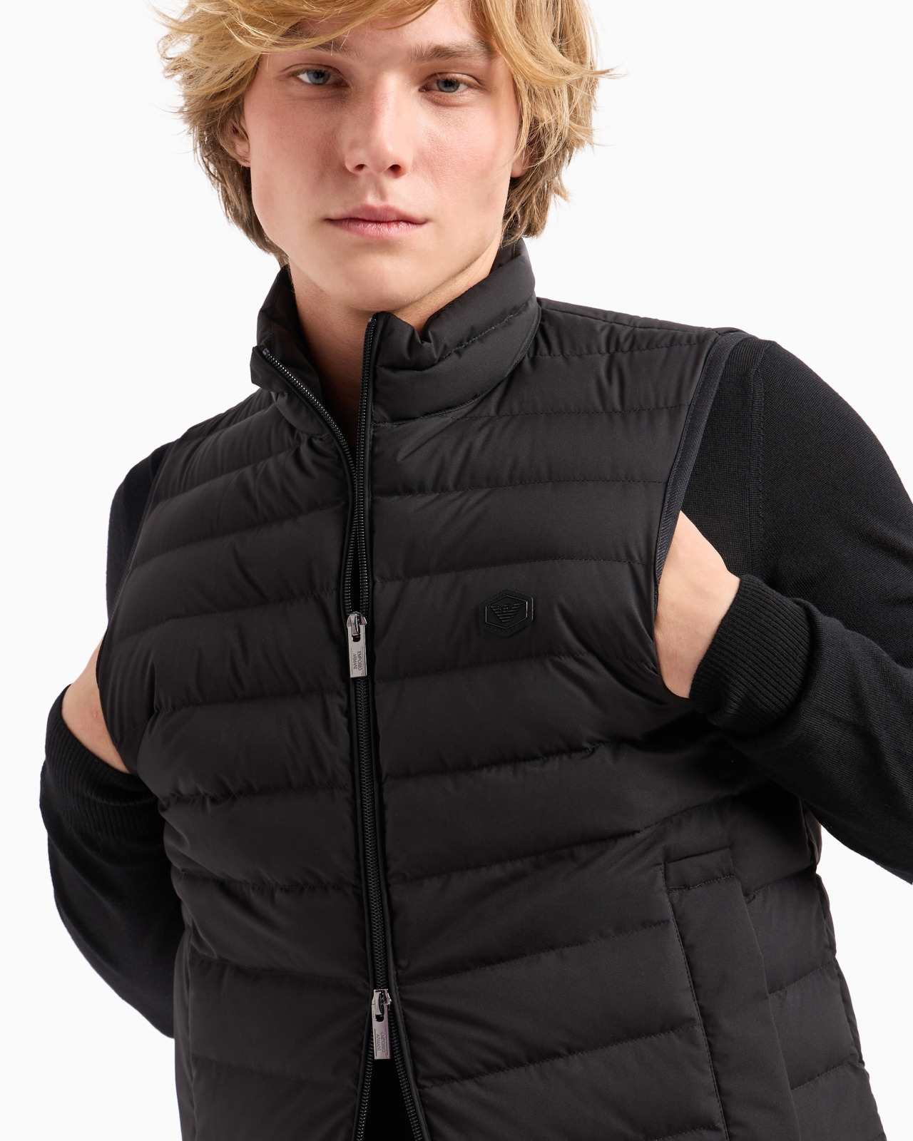 Sleeveless full-zip down jacket in quilted nylon with eagle logo patch - 5