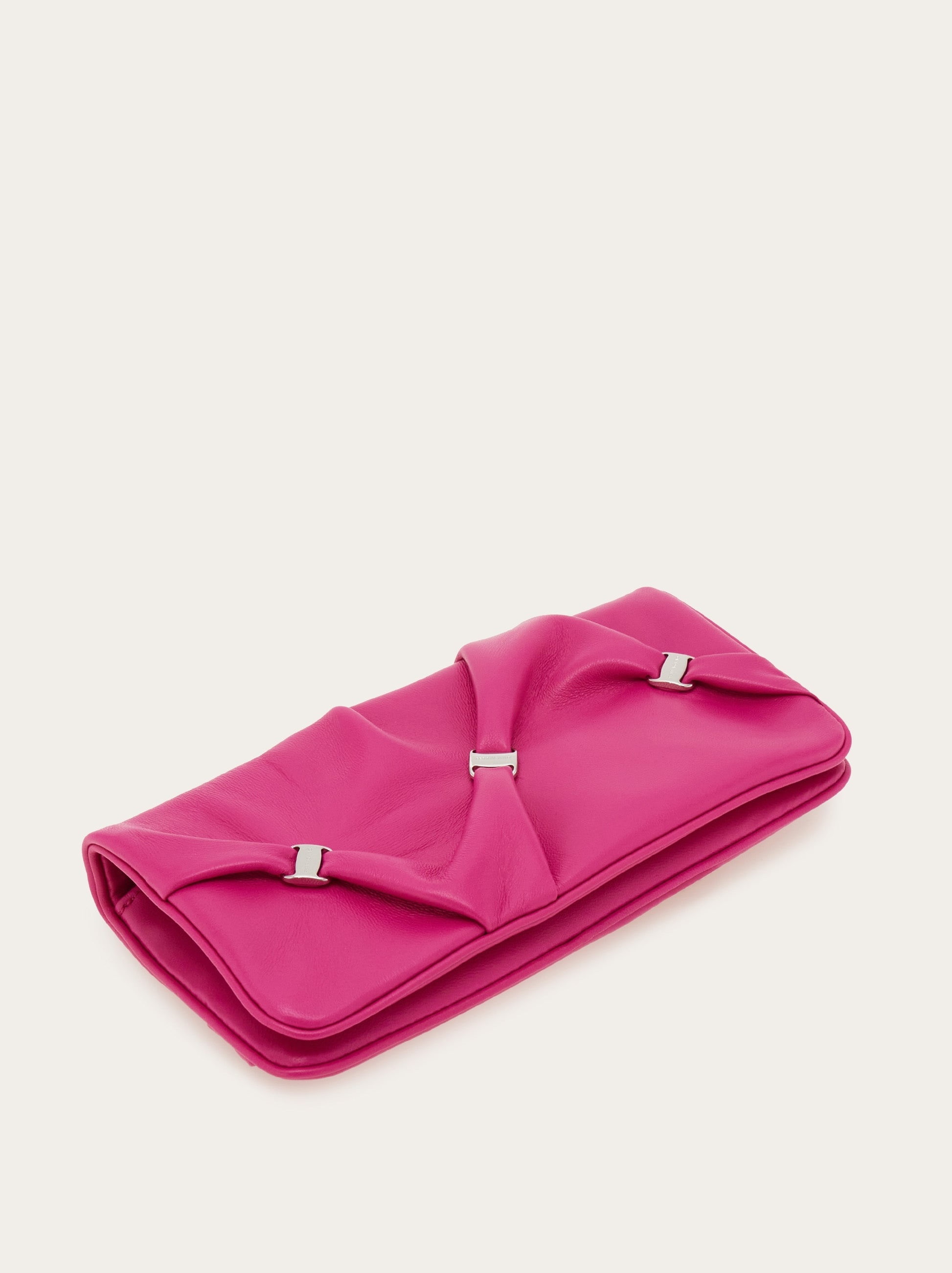 Wallet with chain - 2