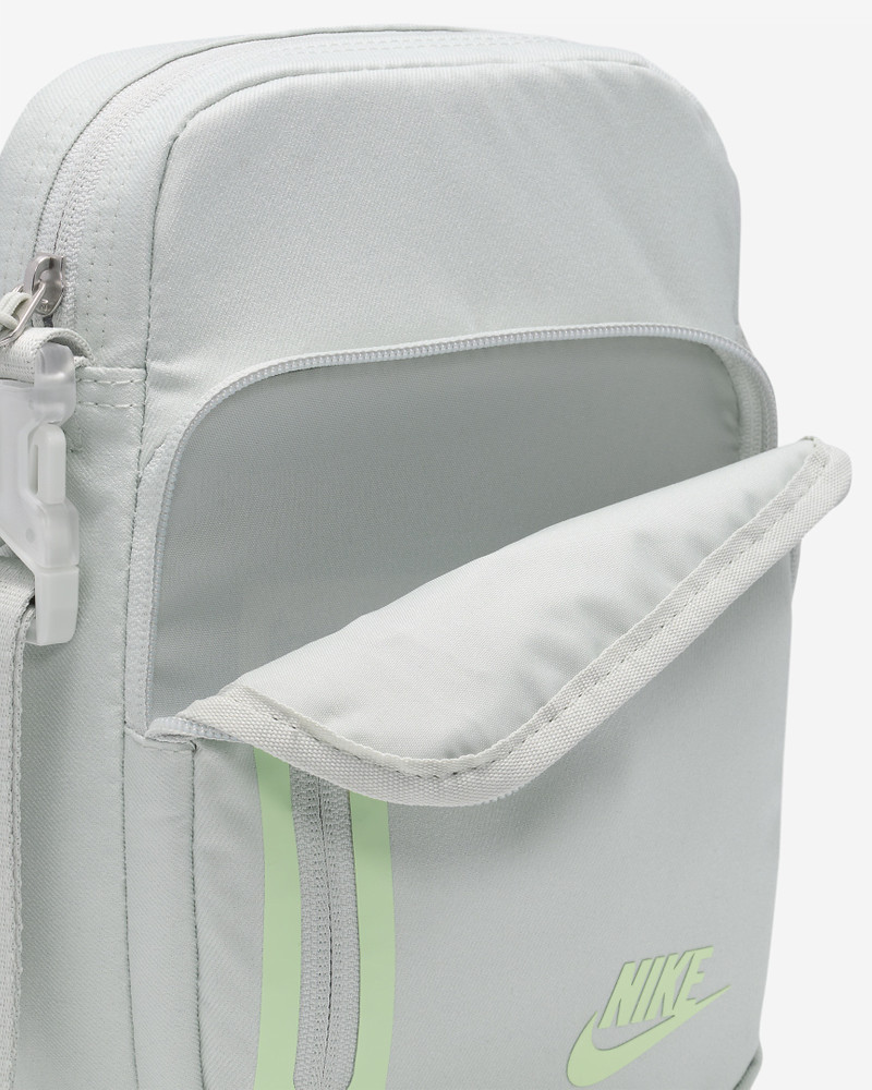 Nike Elemental Premium Crossbody Bag (4L) 7