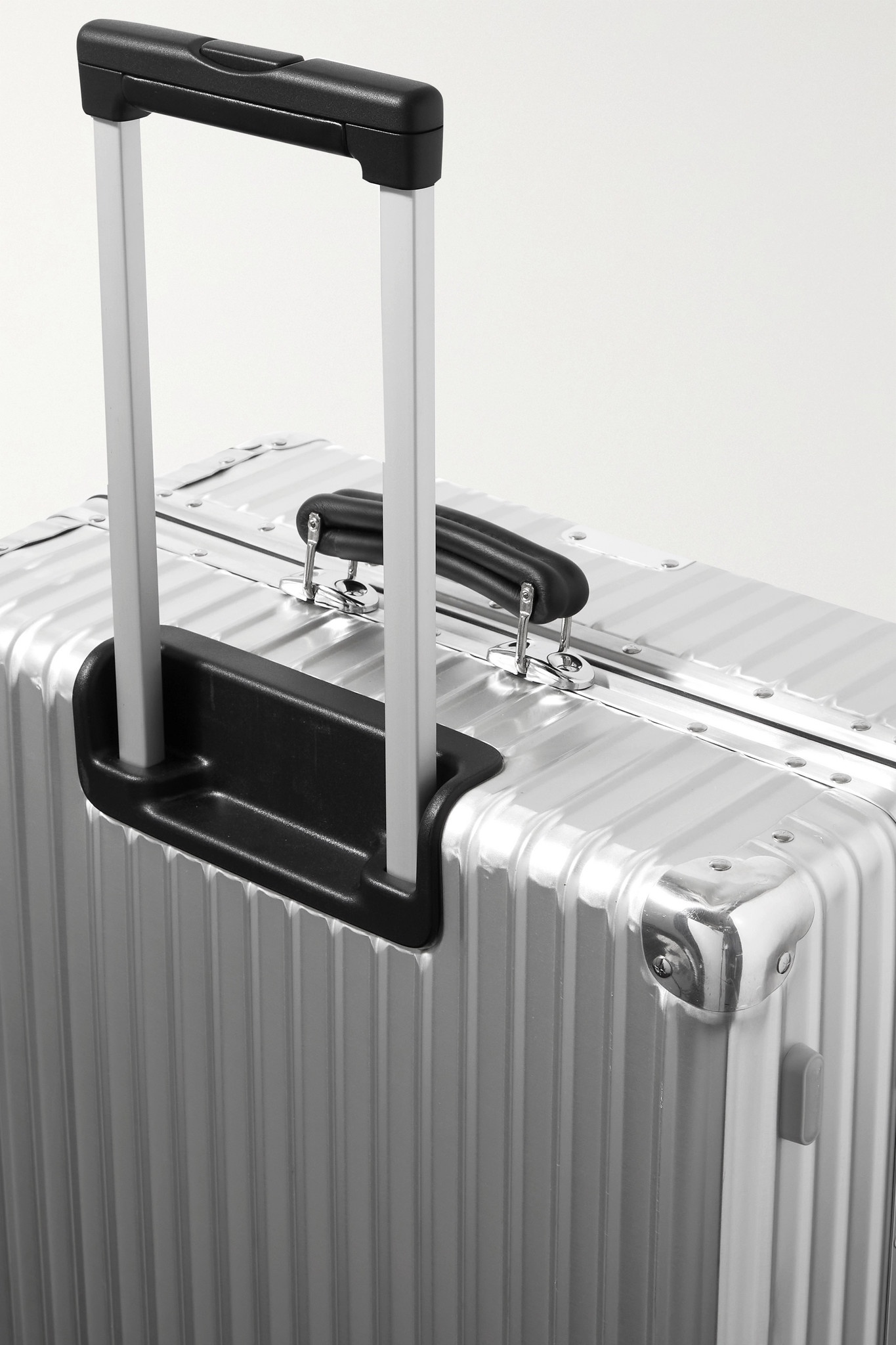 Classic Check-In large 79cm aluminum suitcase - 5