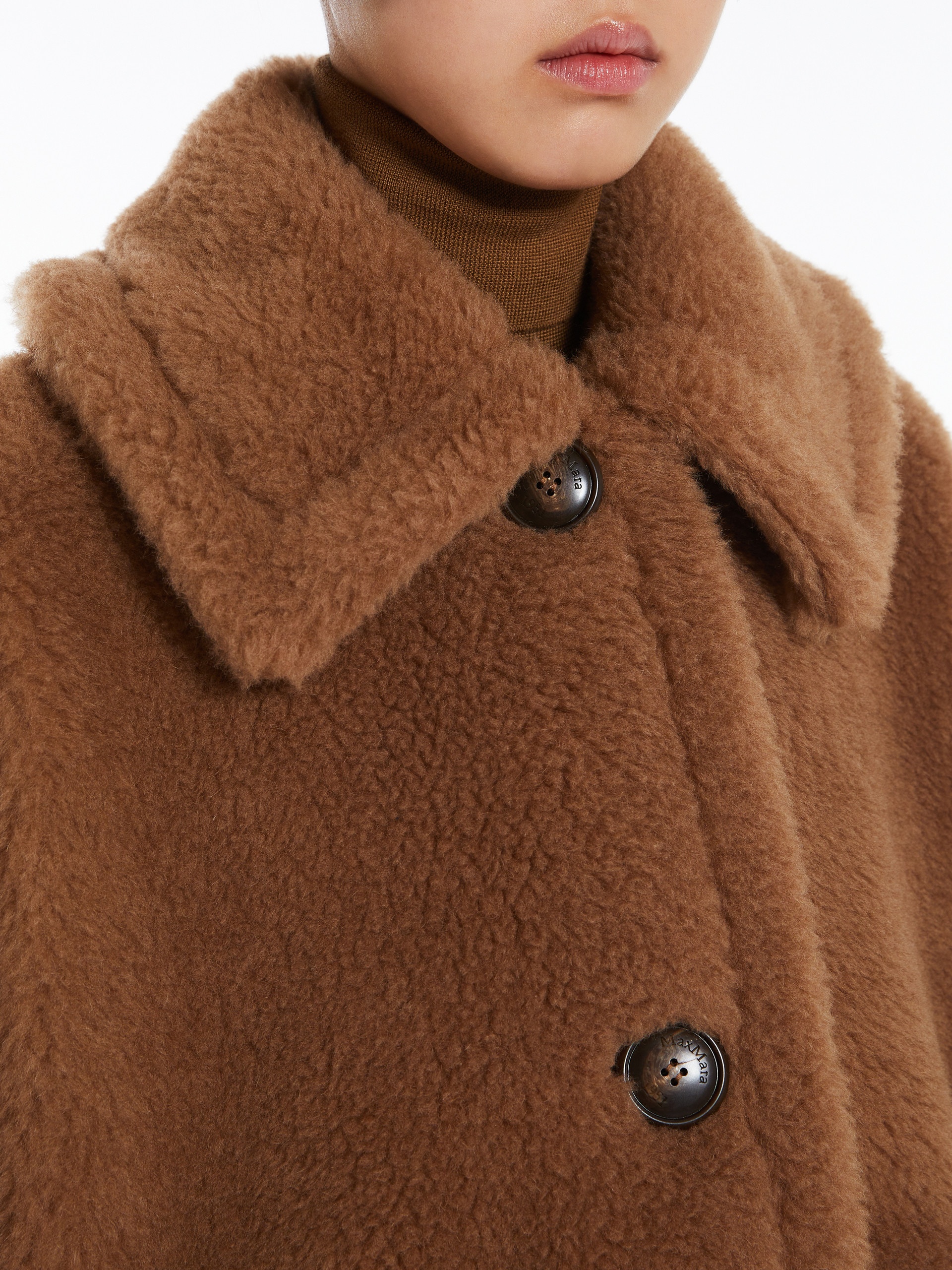 NEWTERZO Teddy fabric boxy cape - 5