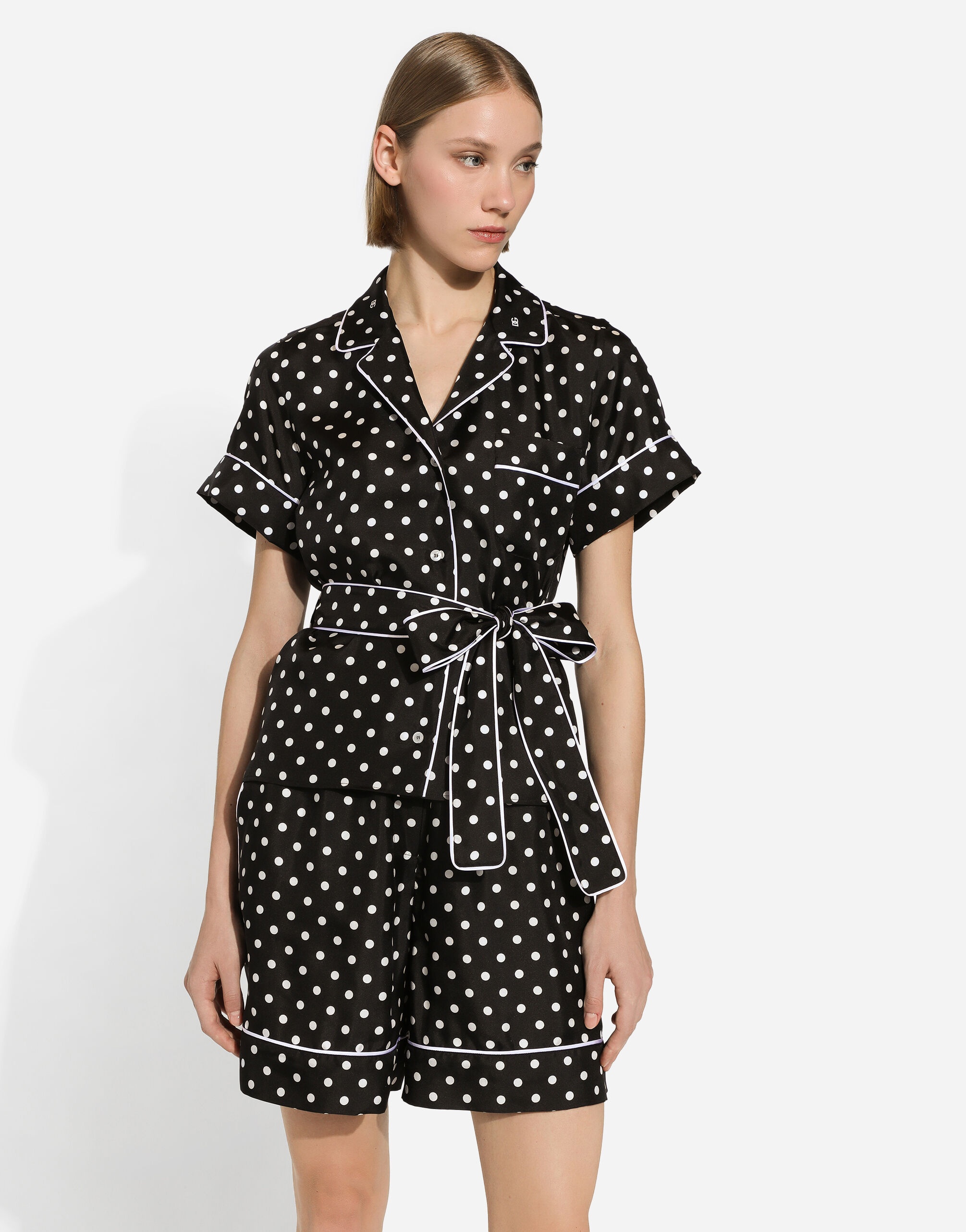 Short-sleeved silk pajama shirt with polka-dot print - 4