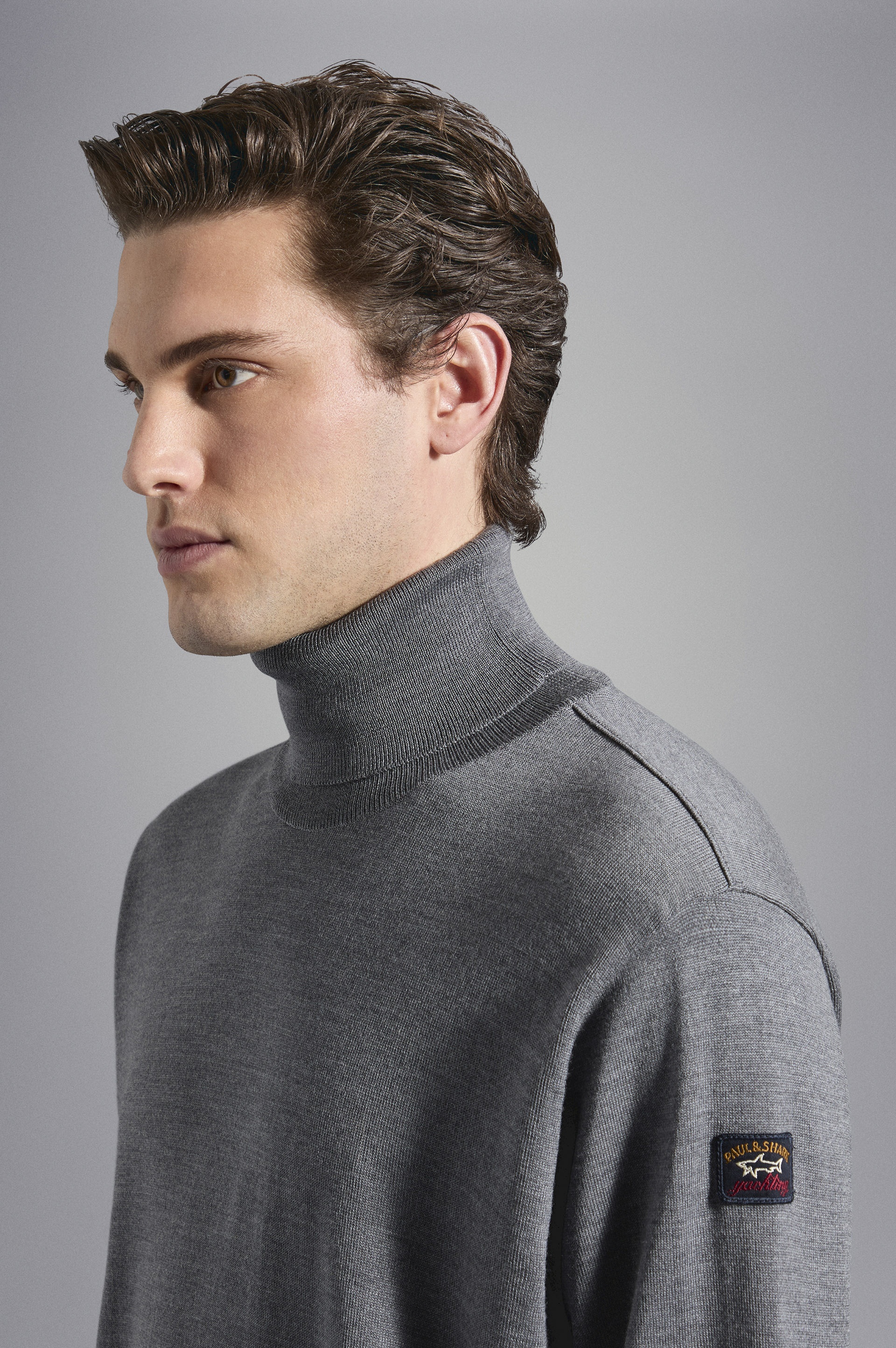 MERINO WOOL TURTLENECK WITH ICONIC BADGE - 4