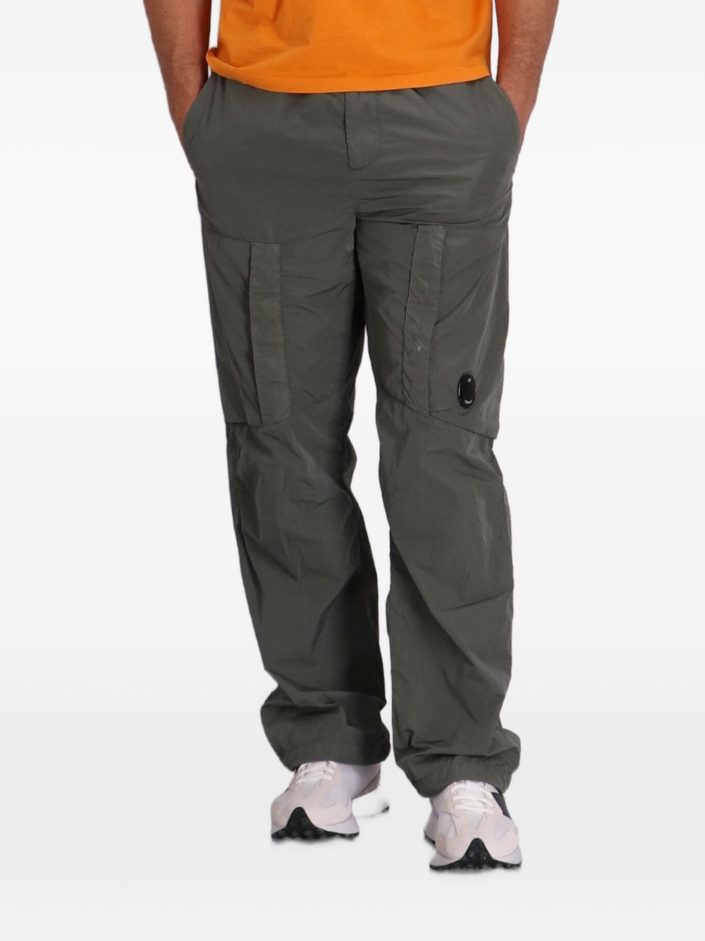 cargo-pockets trousers - 2