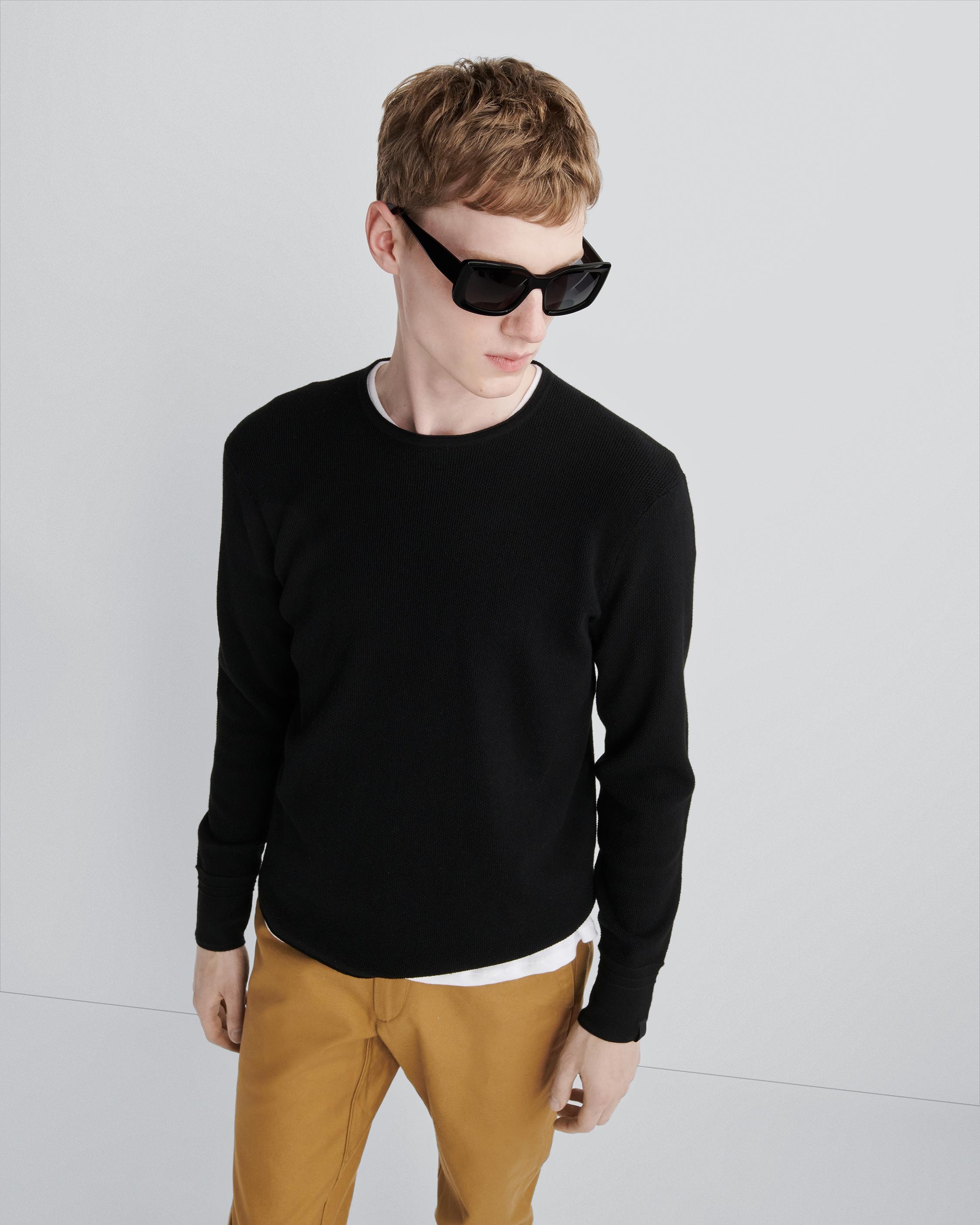 Martin Merino Crew
Classic Fit - 6