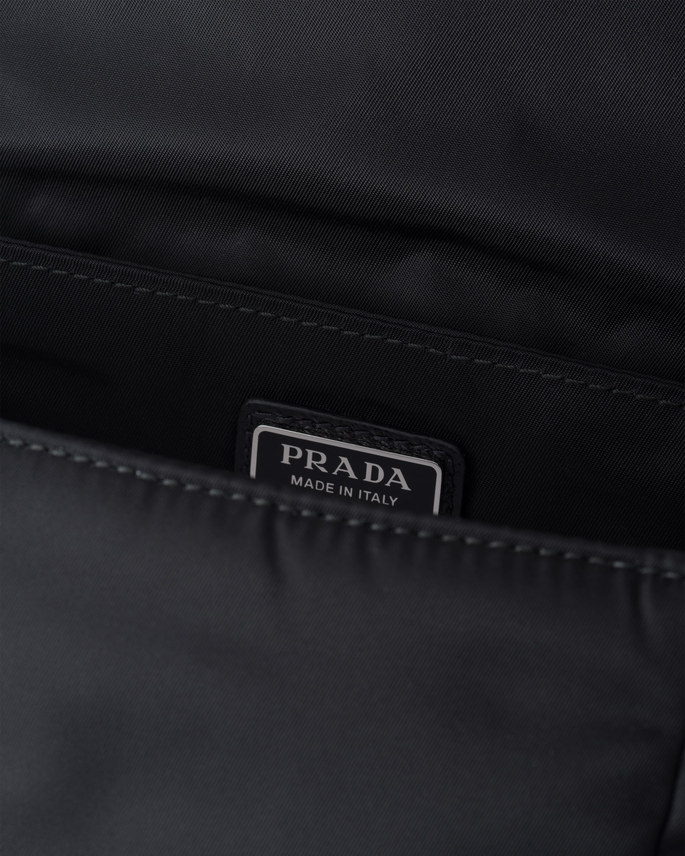 Re-Nylon and Saffiano leather shoulder bag - 4