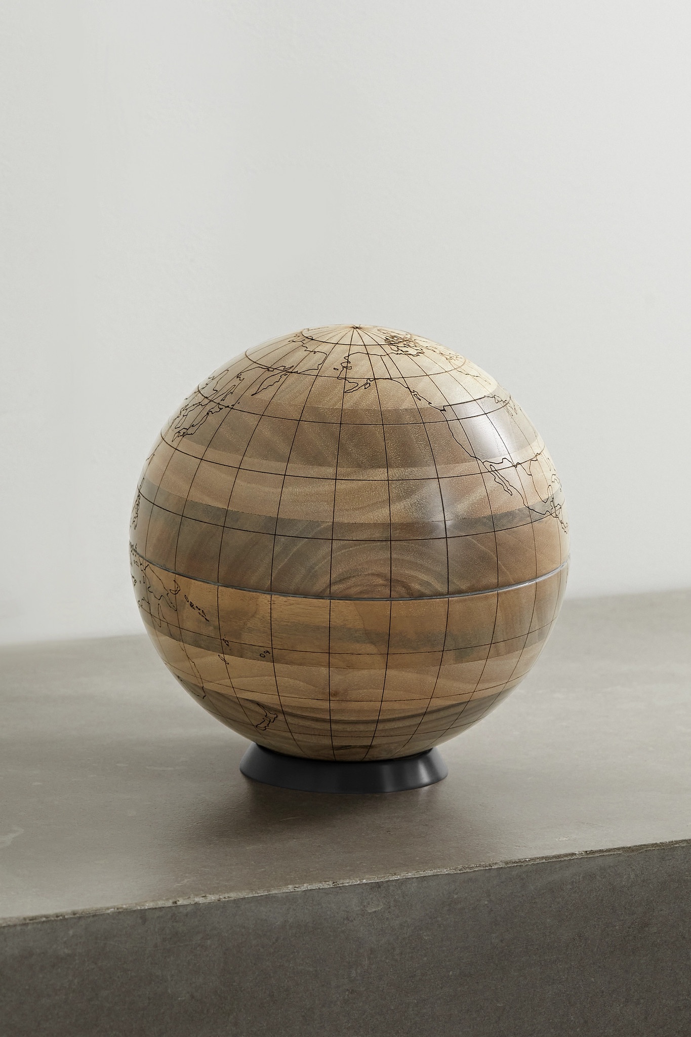 Walnut wood and KRION globe - 2