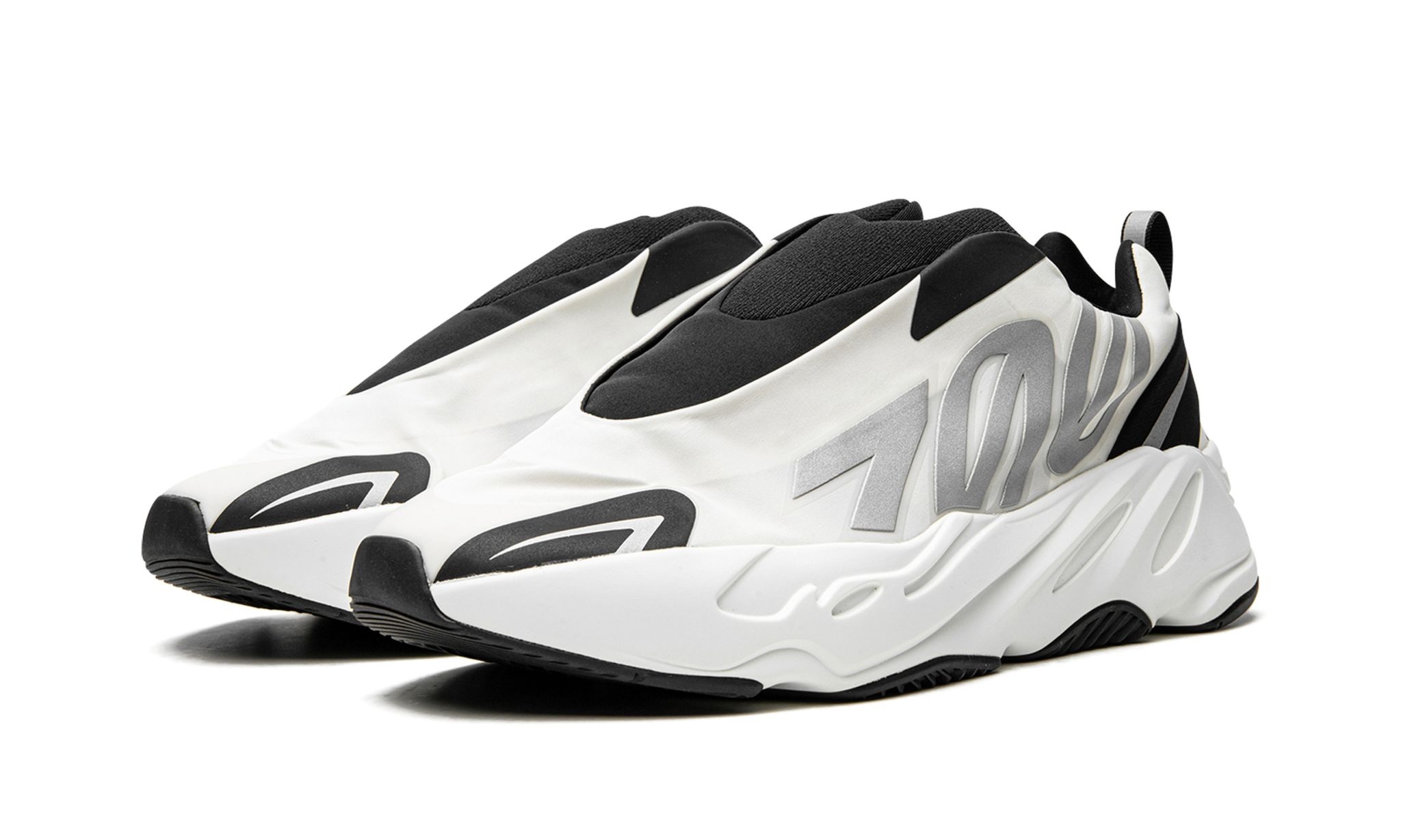 Yeezy 700 MNVN "Laceless Analog" - 2