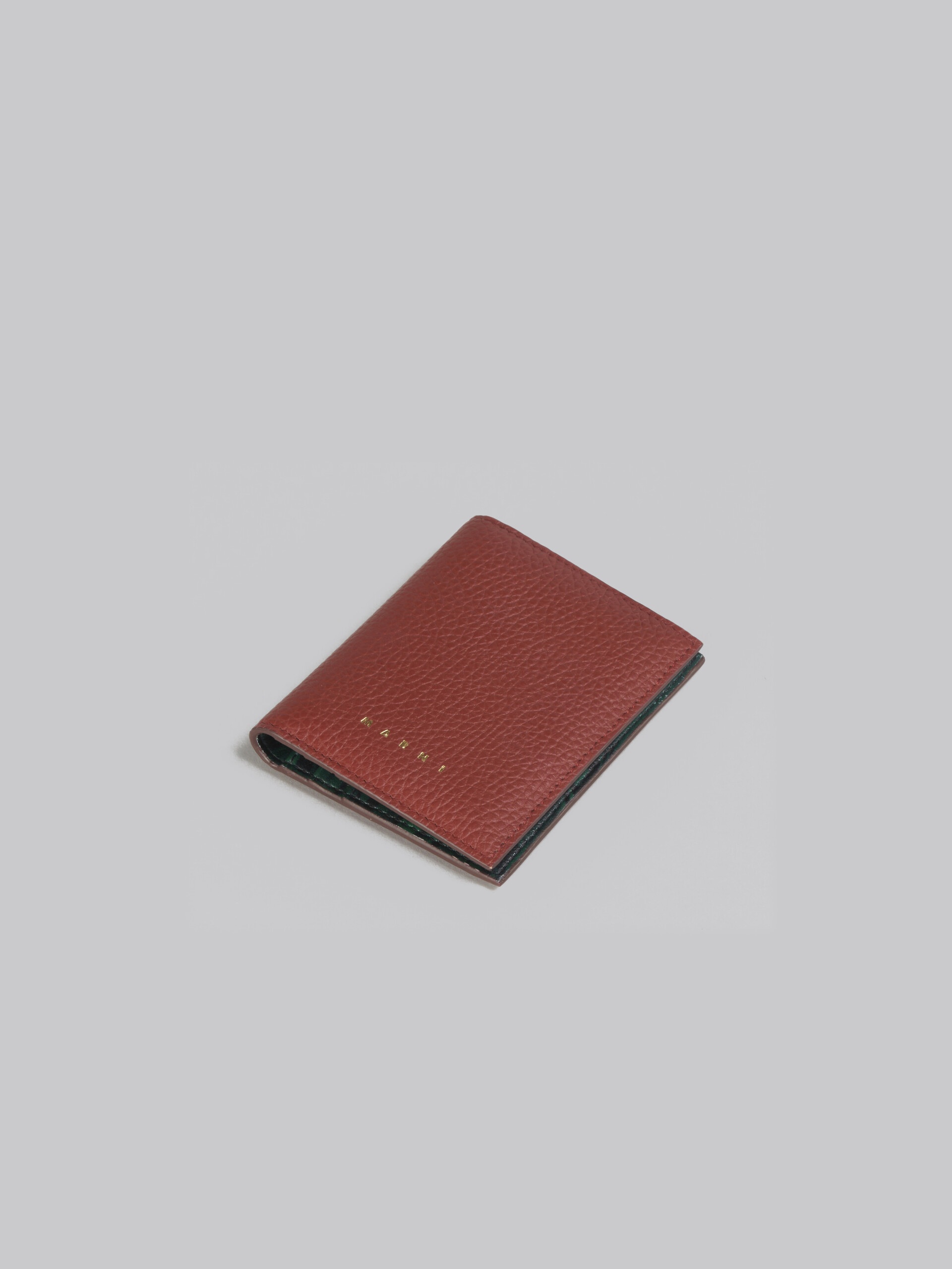 BROWN LEATHER BIFOLD CARDHOLDER WITH MARBLED INTERIOR - 4