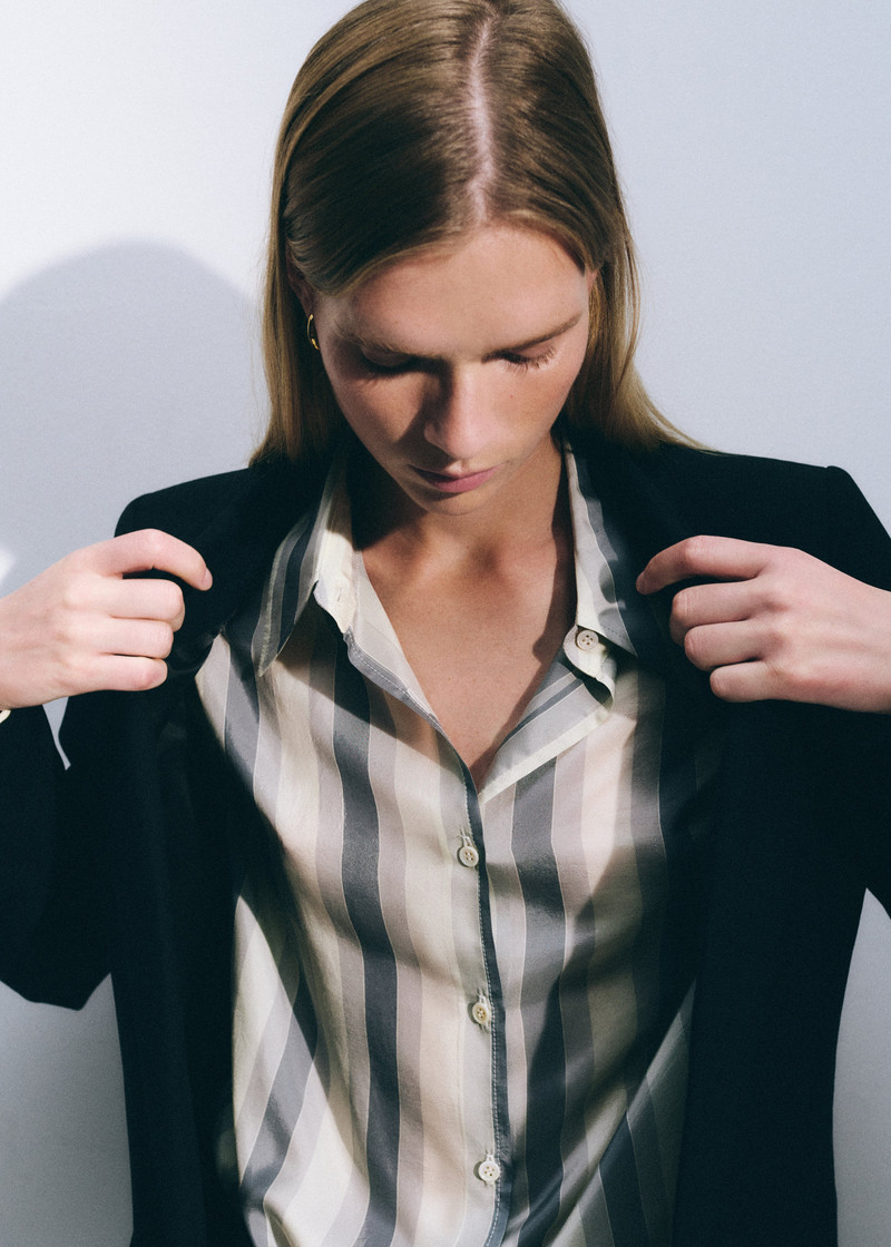 Peri Fluid Shirt - White/Grey Stripe 7