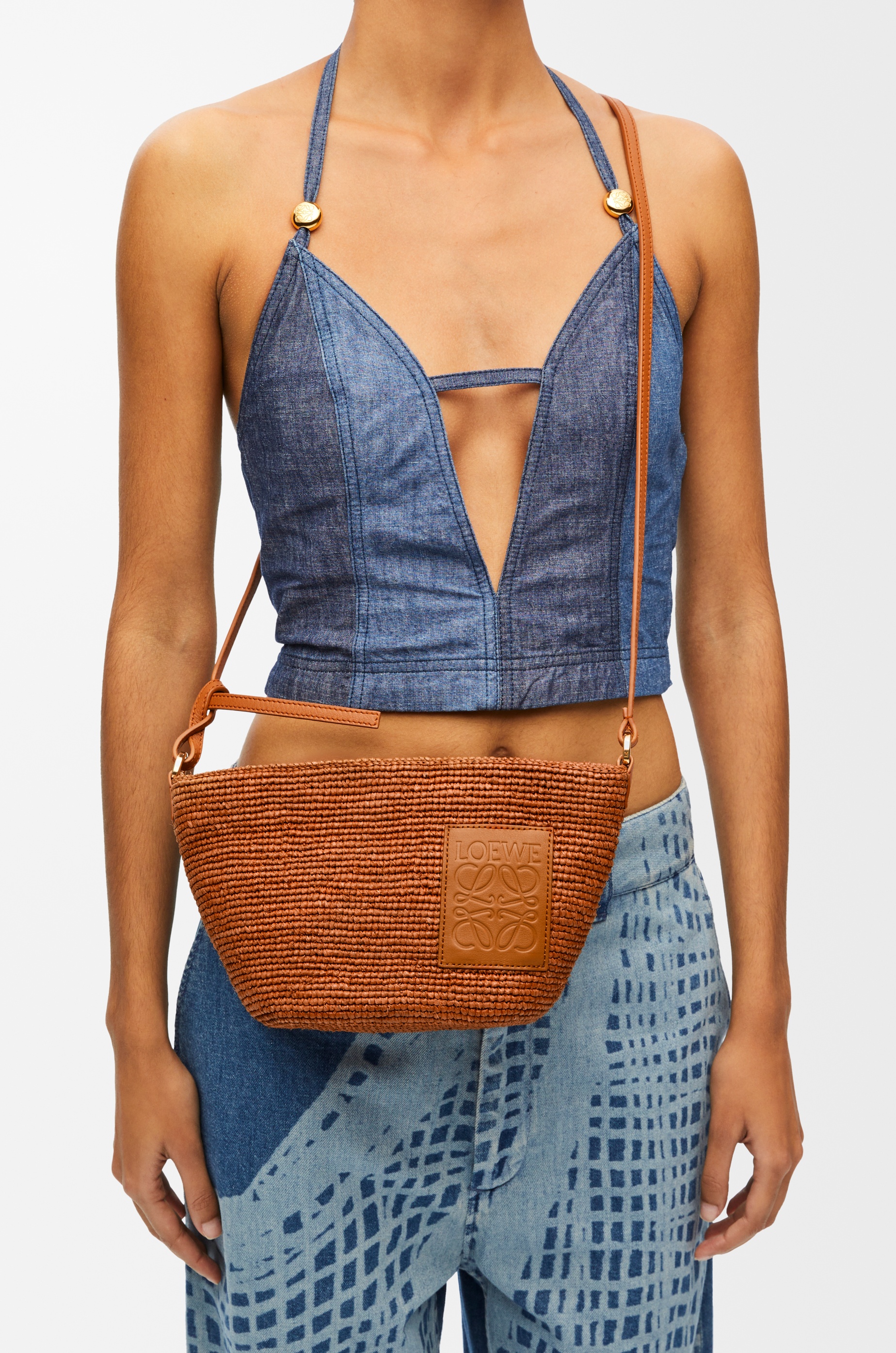 Slit Pochette bag in raffia and calfskin - 2