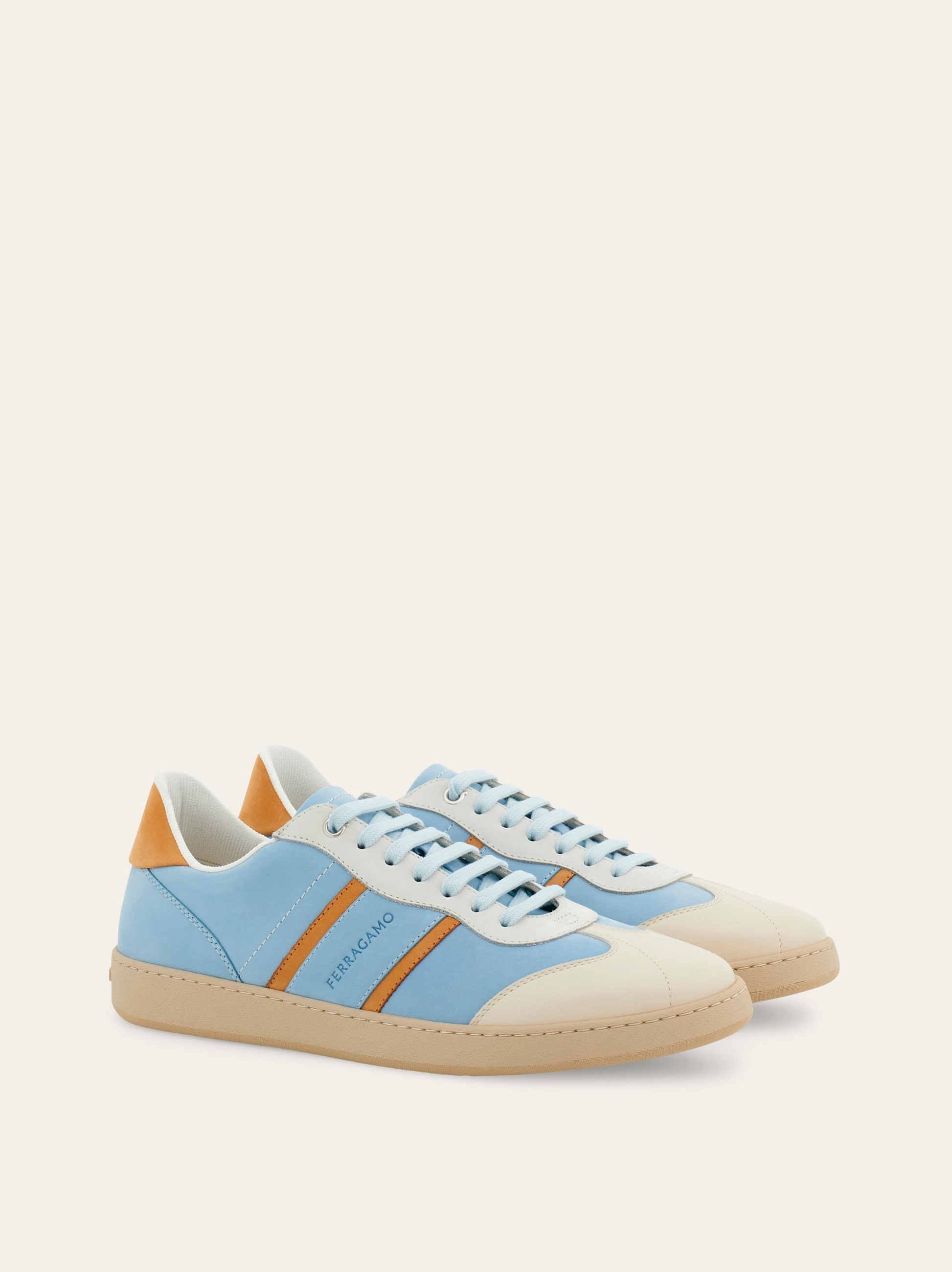Low top sneaker with signature - 4