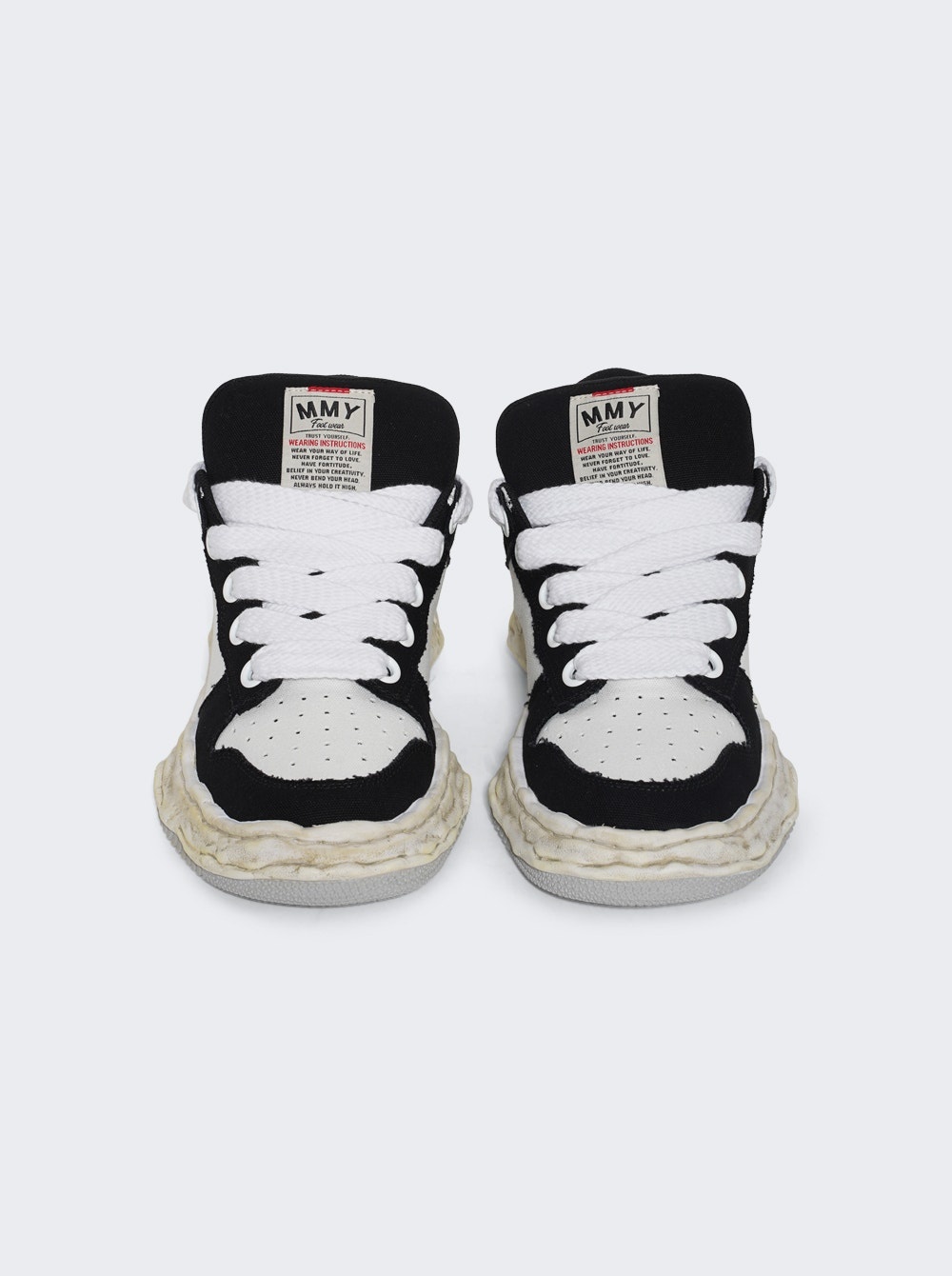 Wayne Low Top Sneaker Black And White - 5