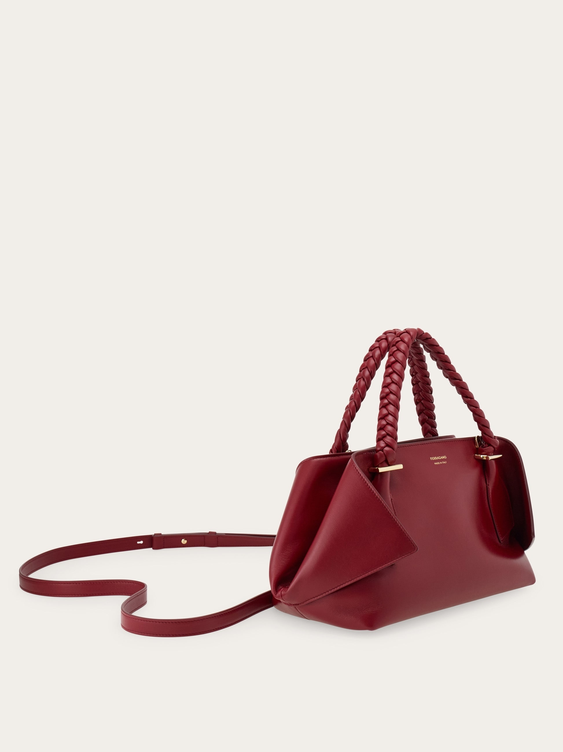 【送料&関税込】Ferragamo Scarf Sh M Handbag In Calfskin Col Ferragamo Scarf Sh M Handbag In Calfskin Color Burgundy