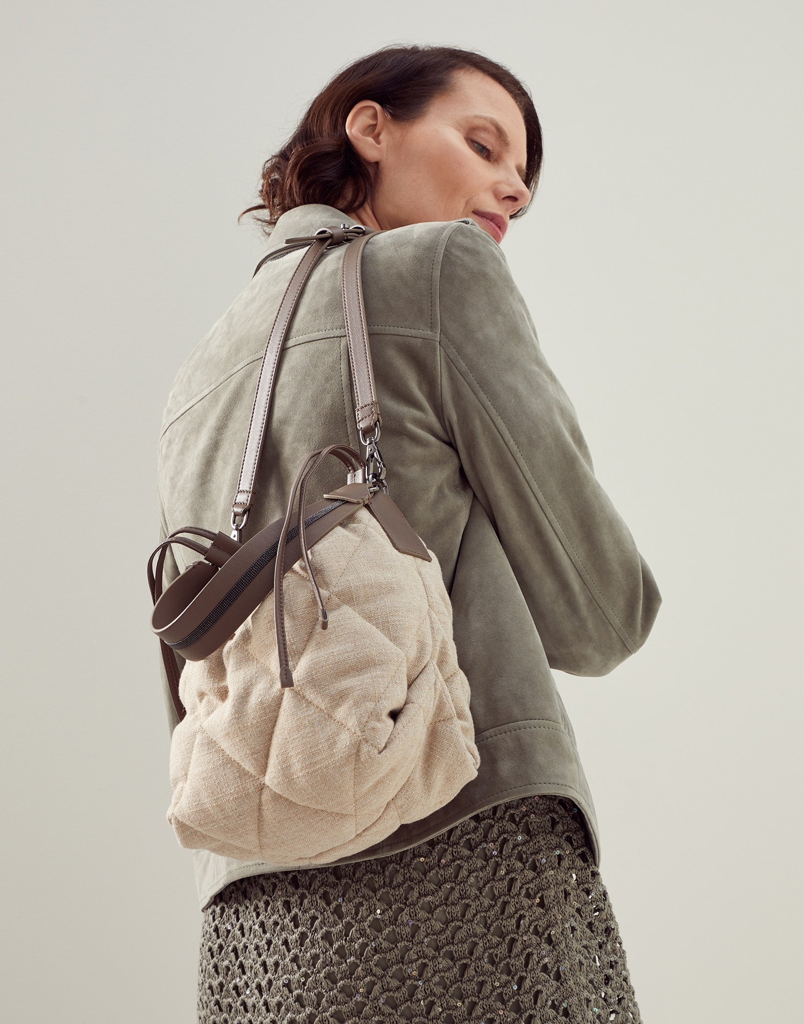 Quilted canvas bucket bag with shiny handle - 4