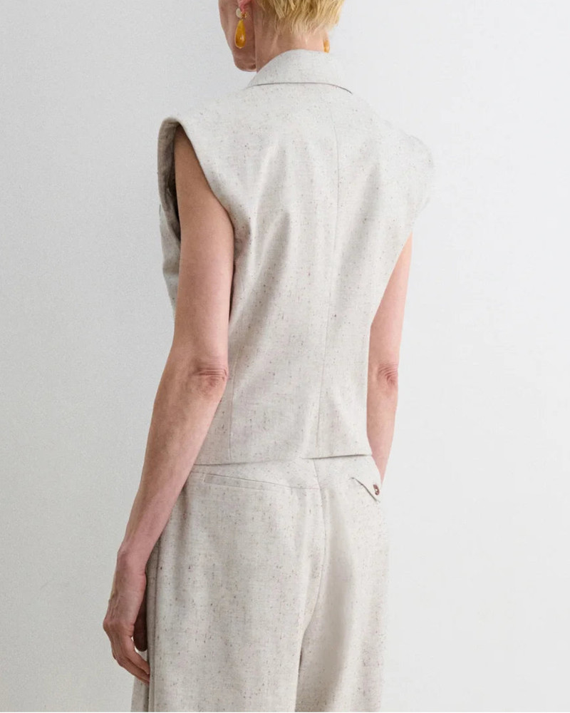 COMEAU VEST 4
