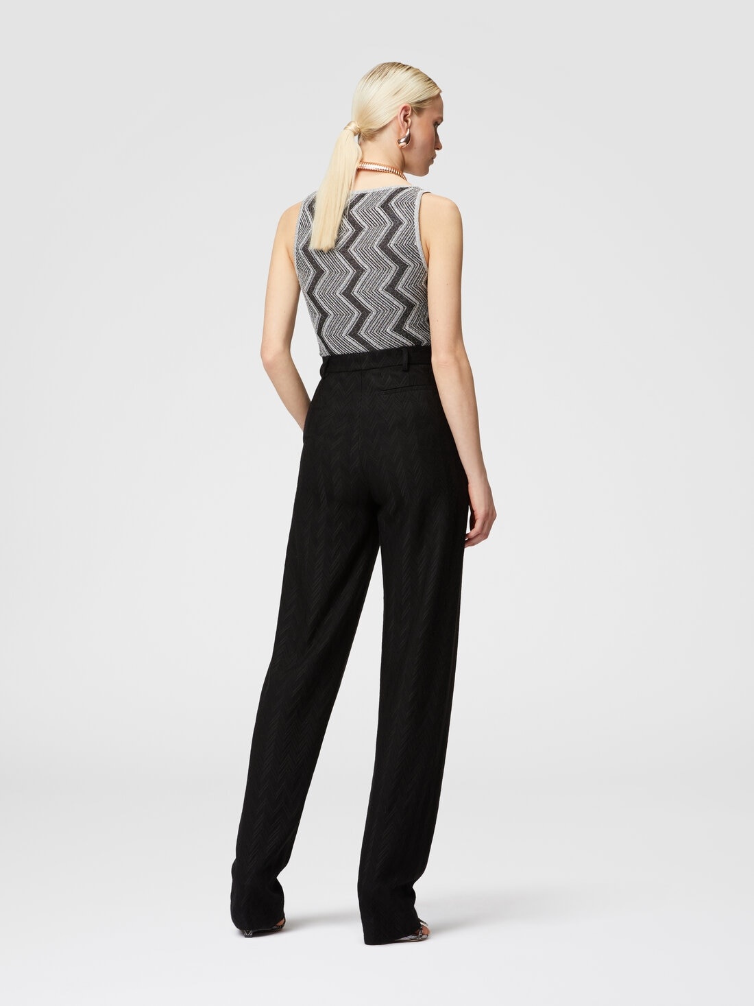 Tone-on-tone zigzag motif carrot-fit trousers - 3