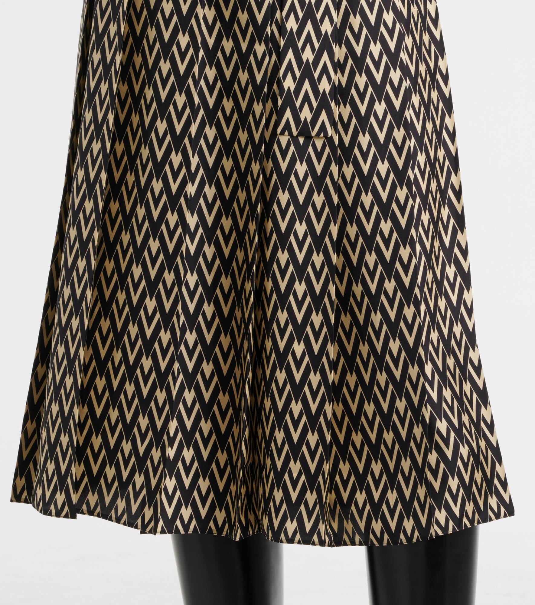 Toute La V silk twill shirt dress - 5