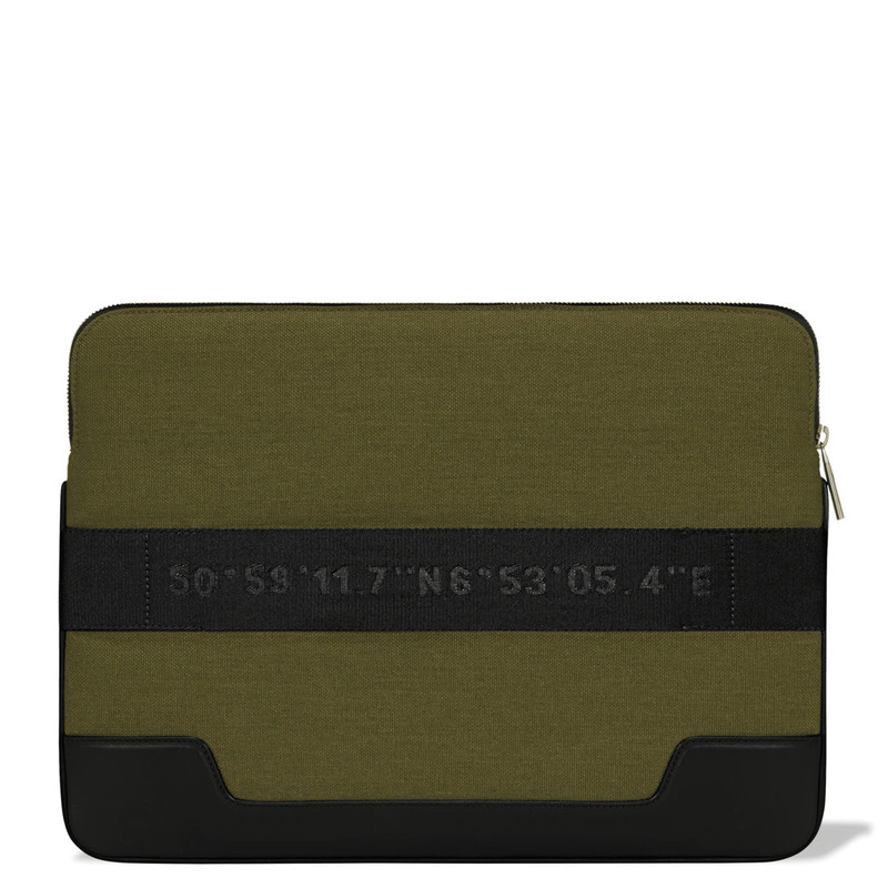 Never Still Flat Pouch 3