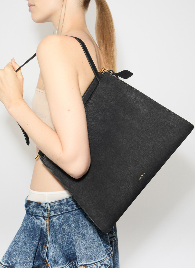 Alaïa LE CLICK MEDIUM SQUARE BAG IN NUBUCK outlook
