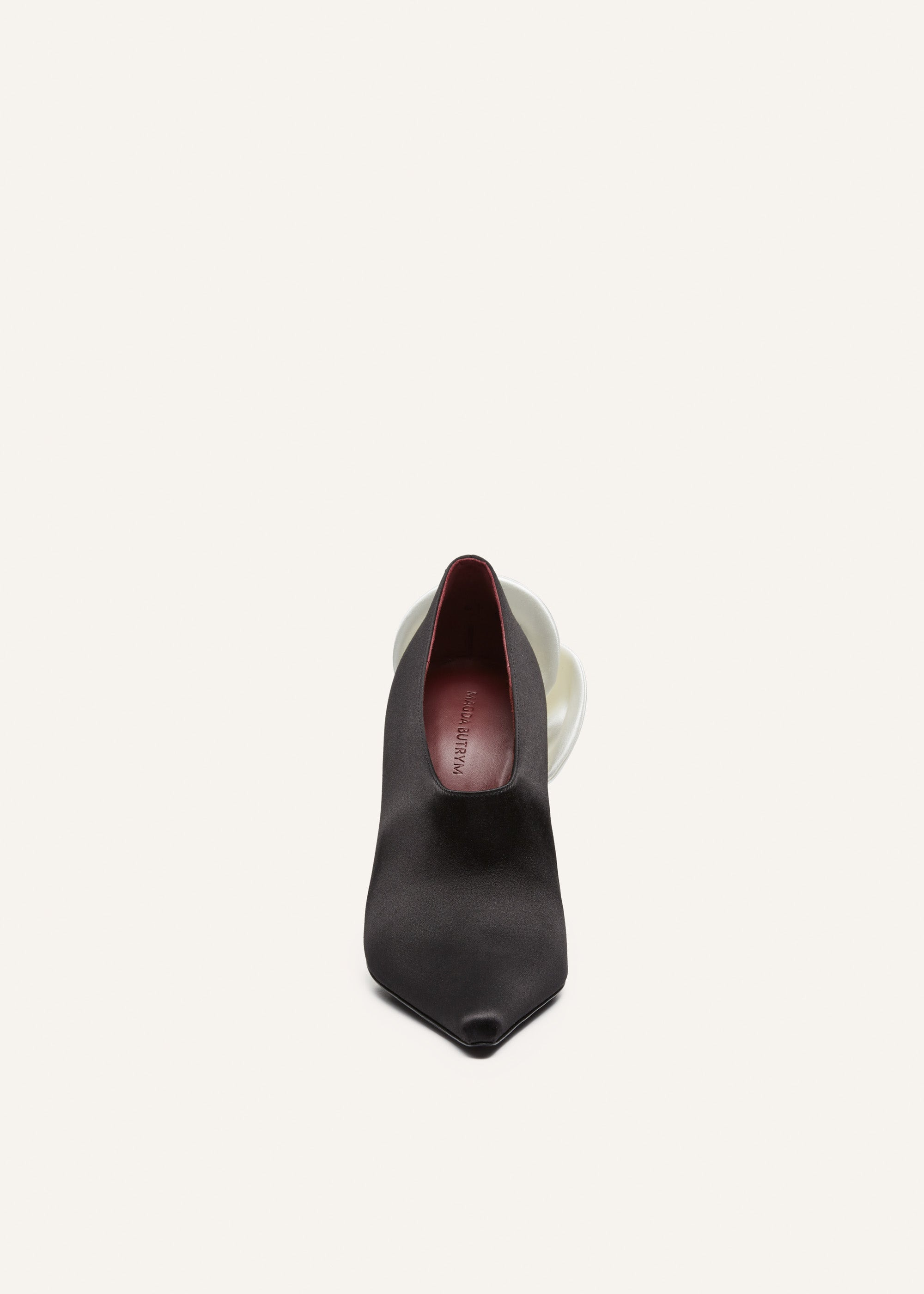 White flower pointed pumps in black satin - 3