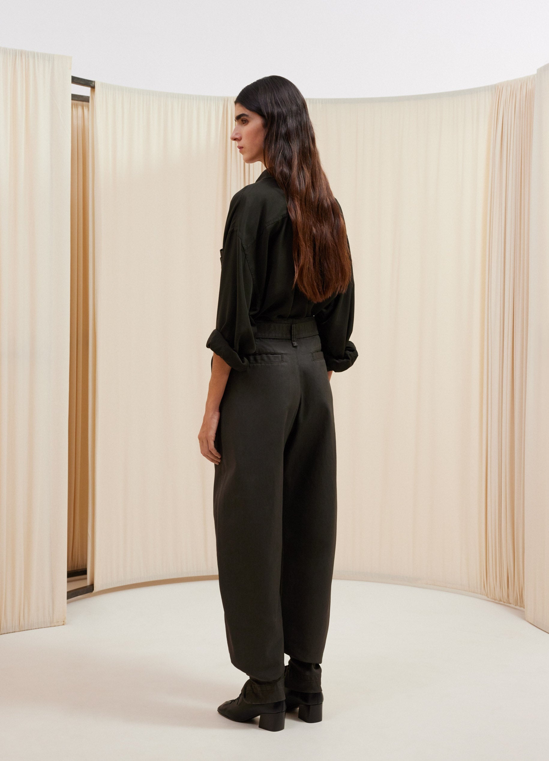 Lemaire BELTED TAPERED PANTS | REVERSIBLE