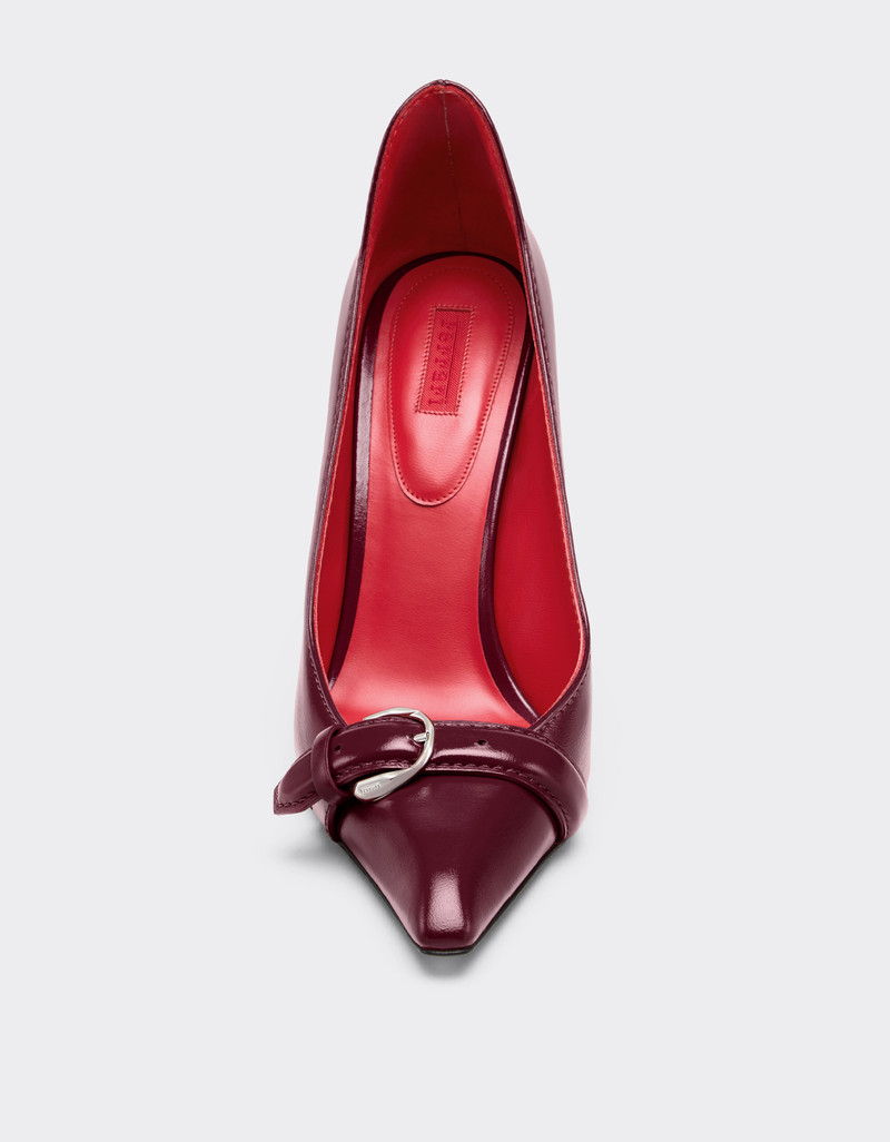 Court shoes in wet-effect glossy leather 4