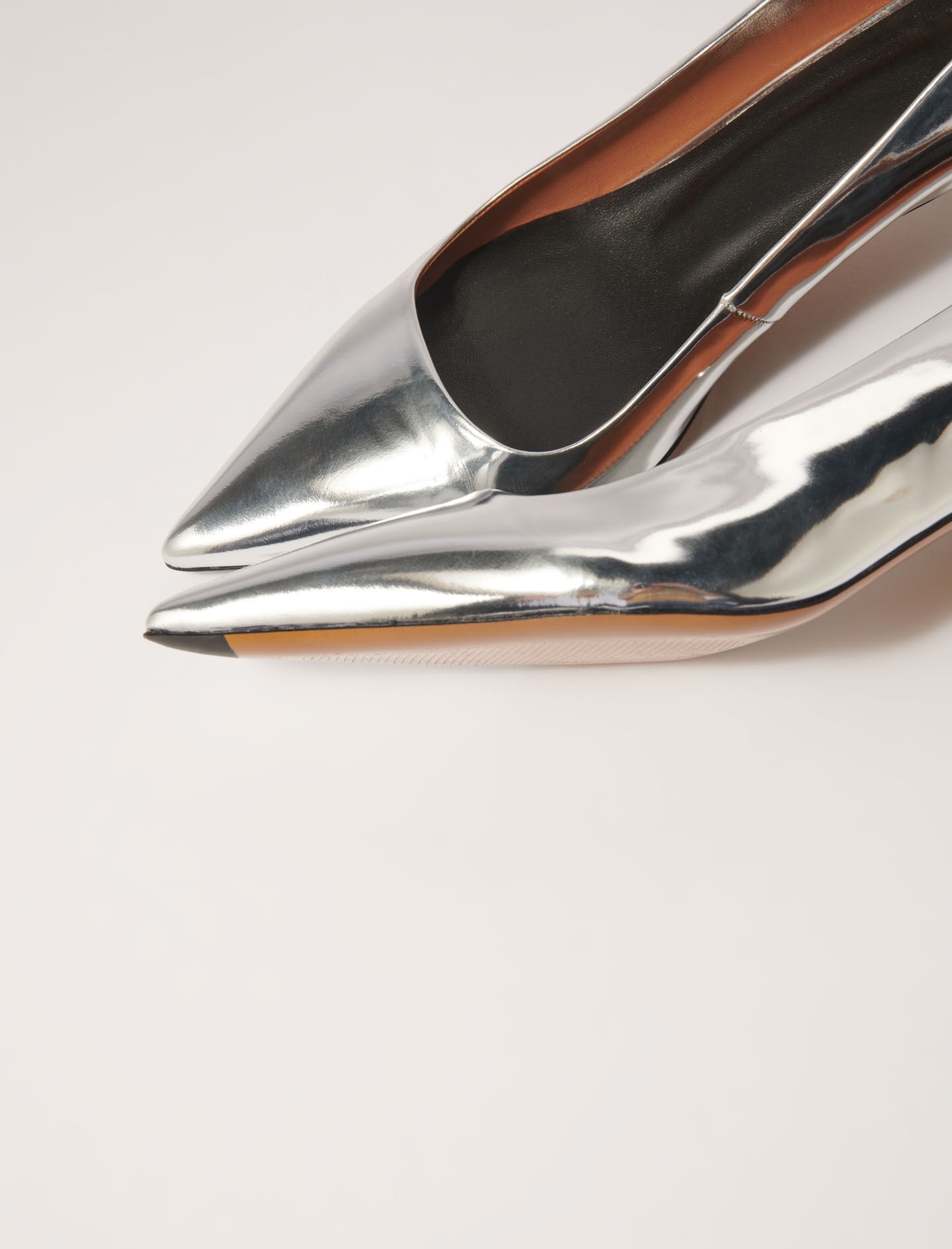 Pointed mirrored leather pumps - 3