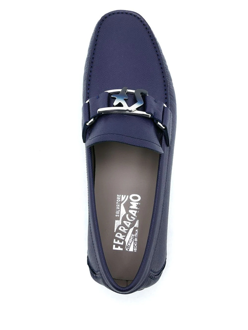 파란 로고 plaque loafers 4