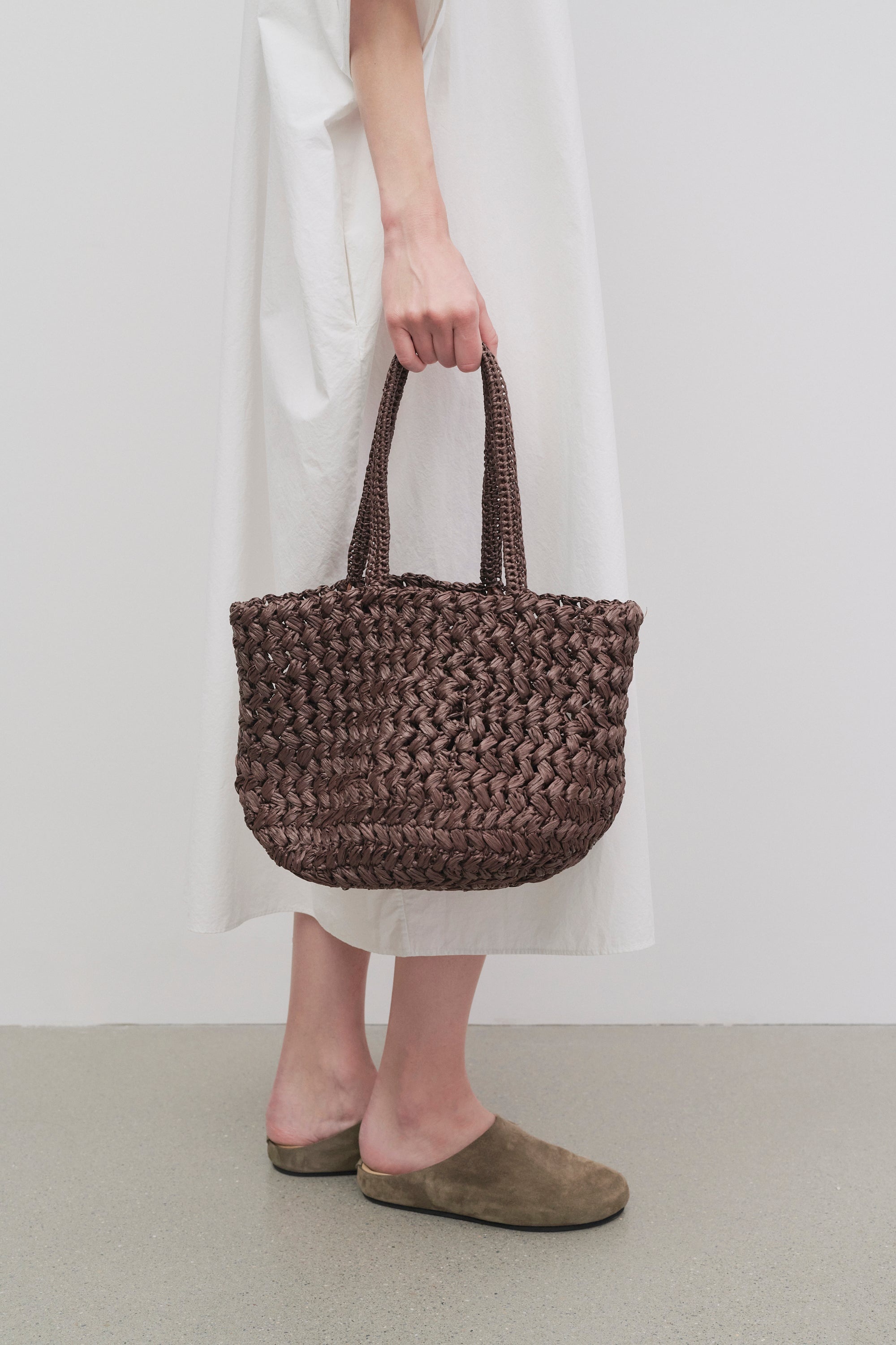 The Row Estelle Bag in Raffia | therow | REVERSIBLE