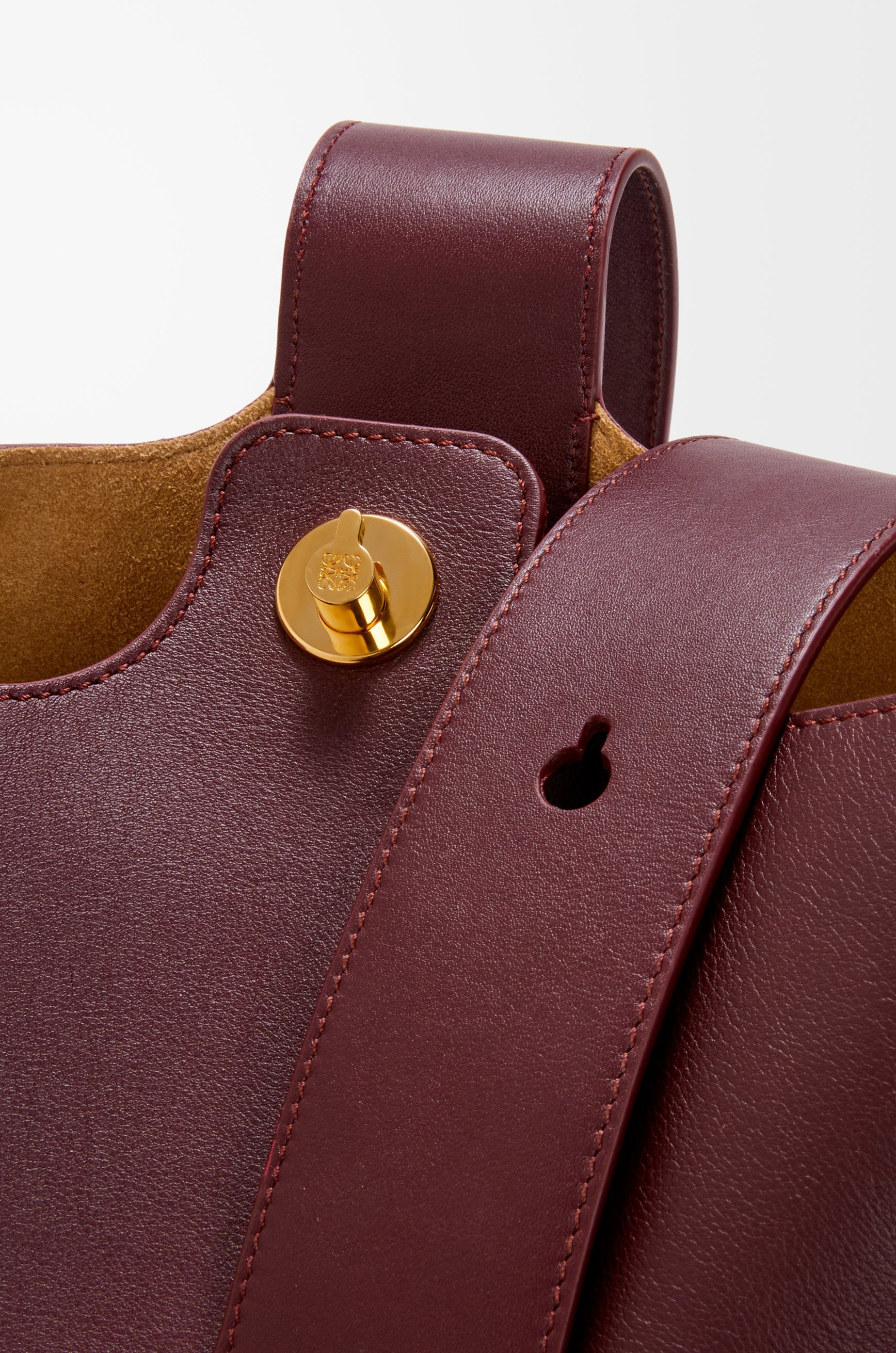Medium Pebble Bucket bag in mellow calfskin - 7