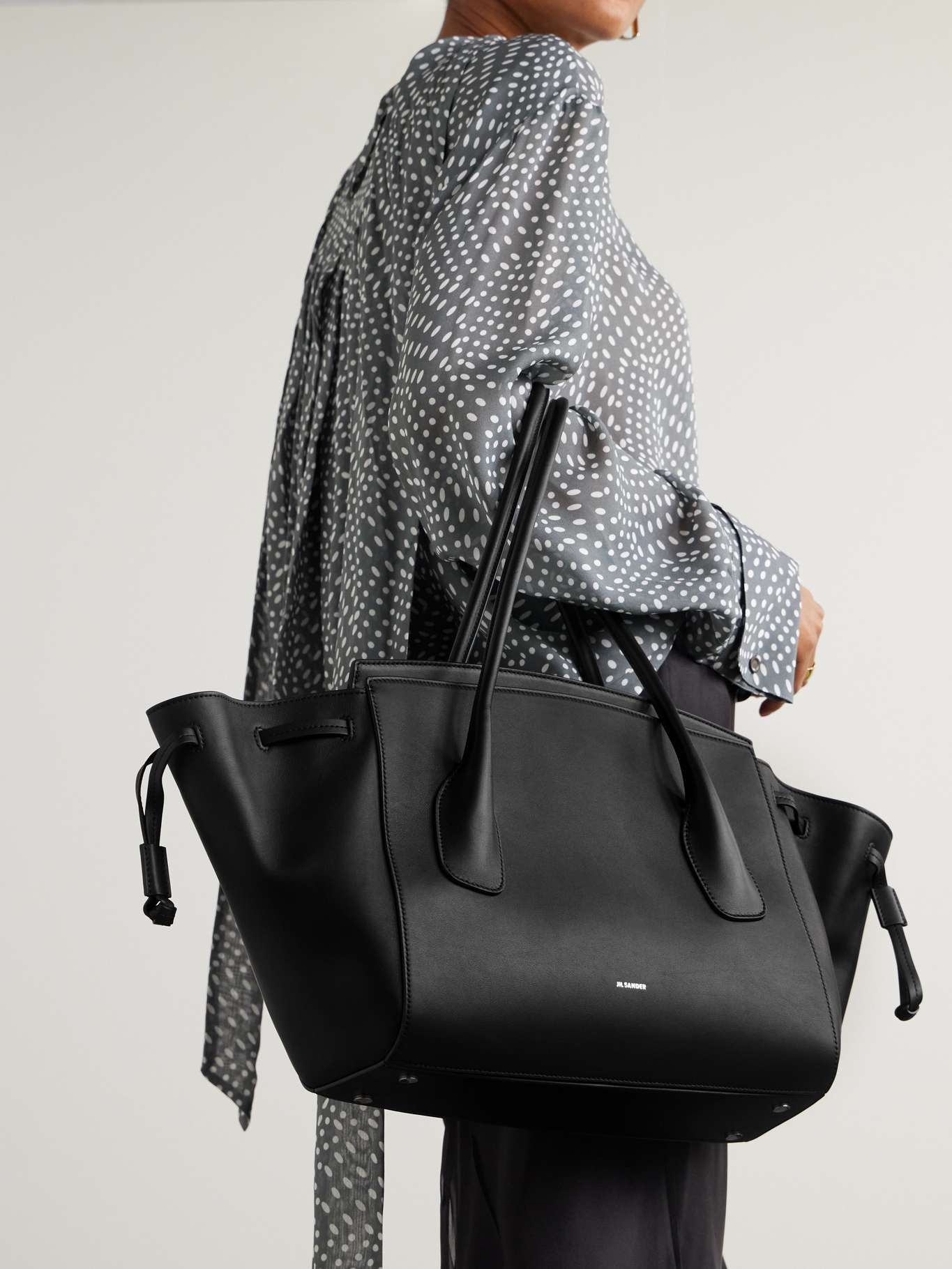 Voyage small leather tote Black - 2
