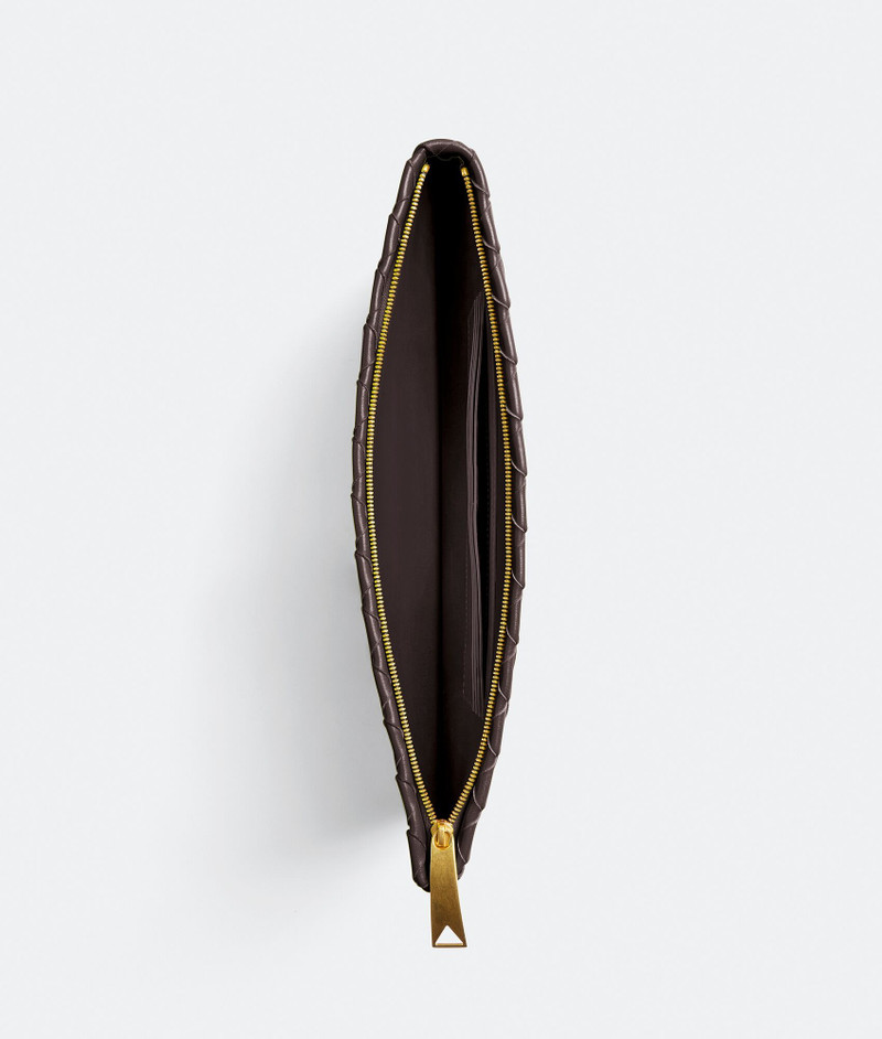 Bottega Veneta pouch outlook