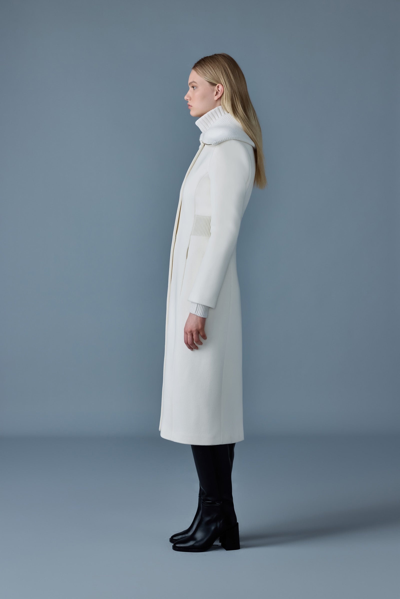 CLARICE Double-face wool coat with smocked detailing - 4