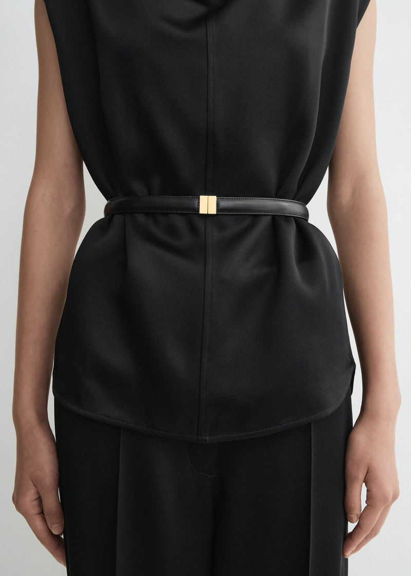 Totême Slide clasp leather belt black outlook