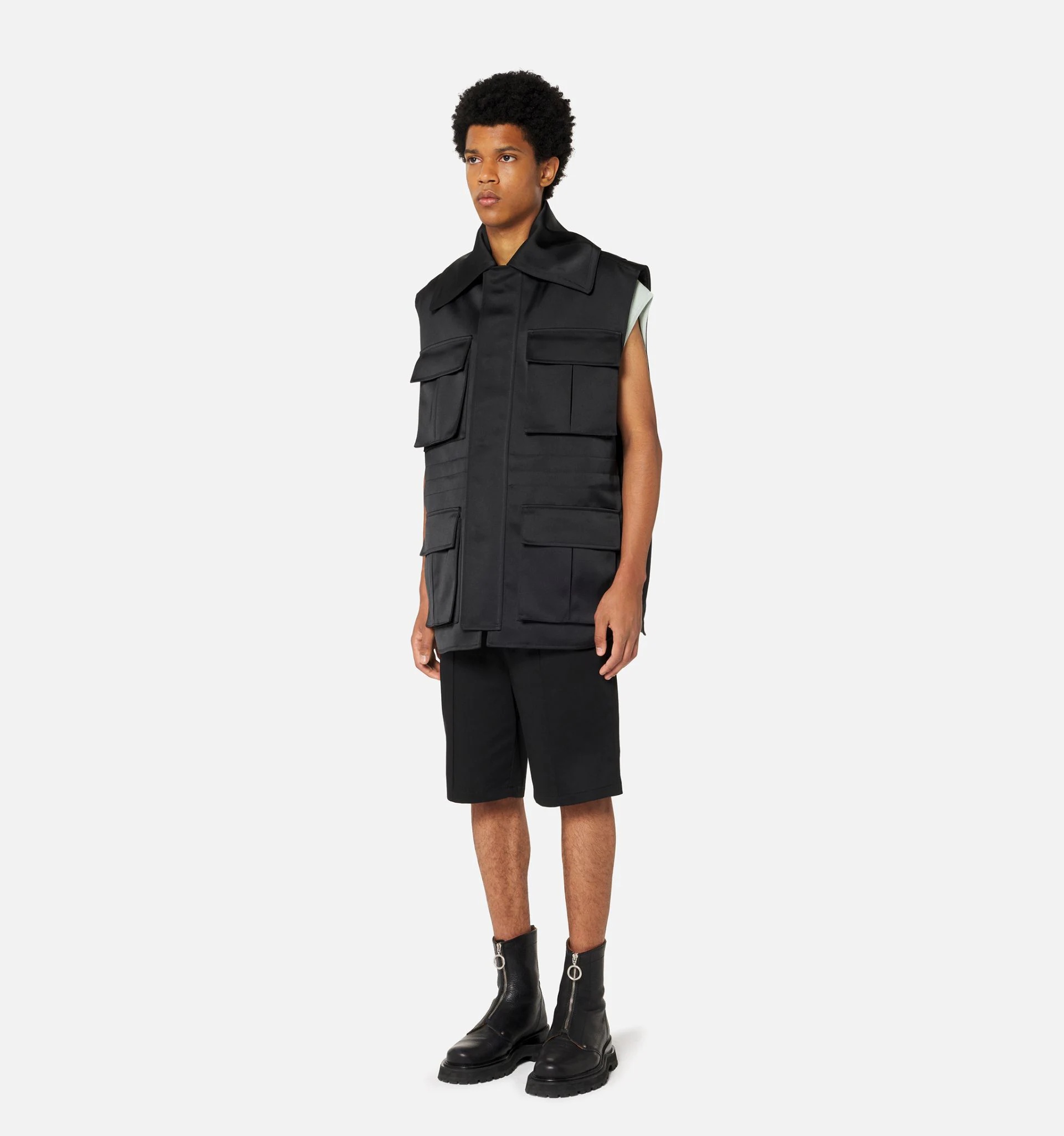 Sleeveless Jacket With Patch Pockets - 3