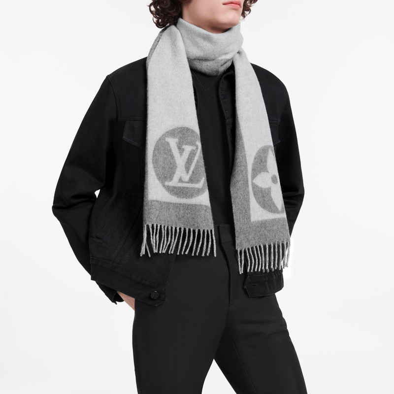 Louis Vuitton Cardiff Scarf outlook