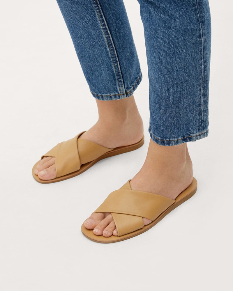 EVERLANE THE DAY CROSSOVER SANDAL outlook