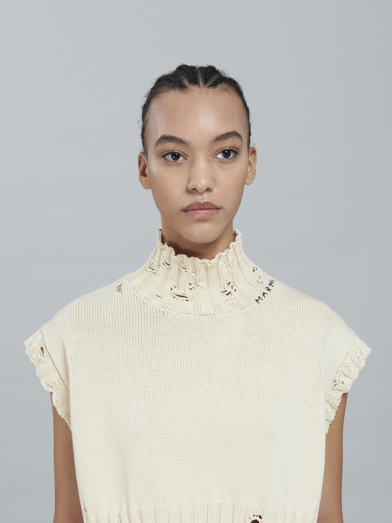 CROPPED WHITE COTTON VEST 4